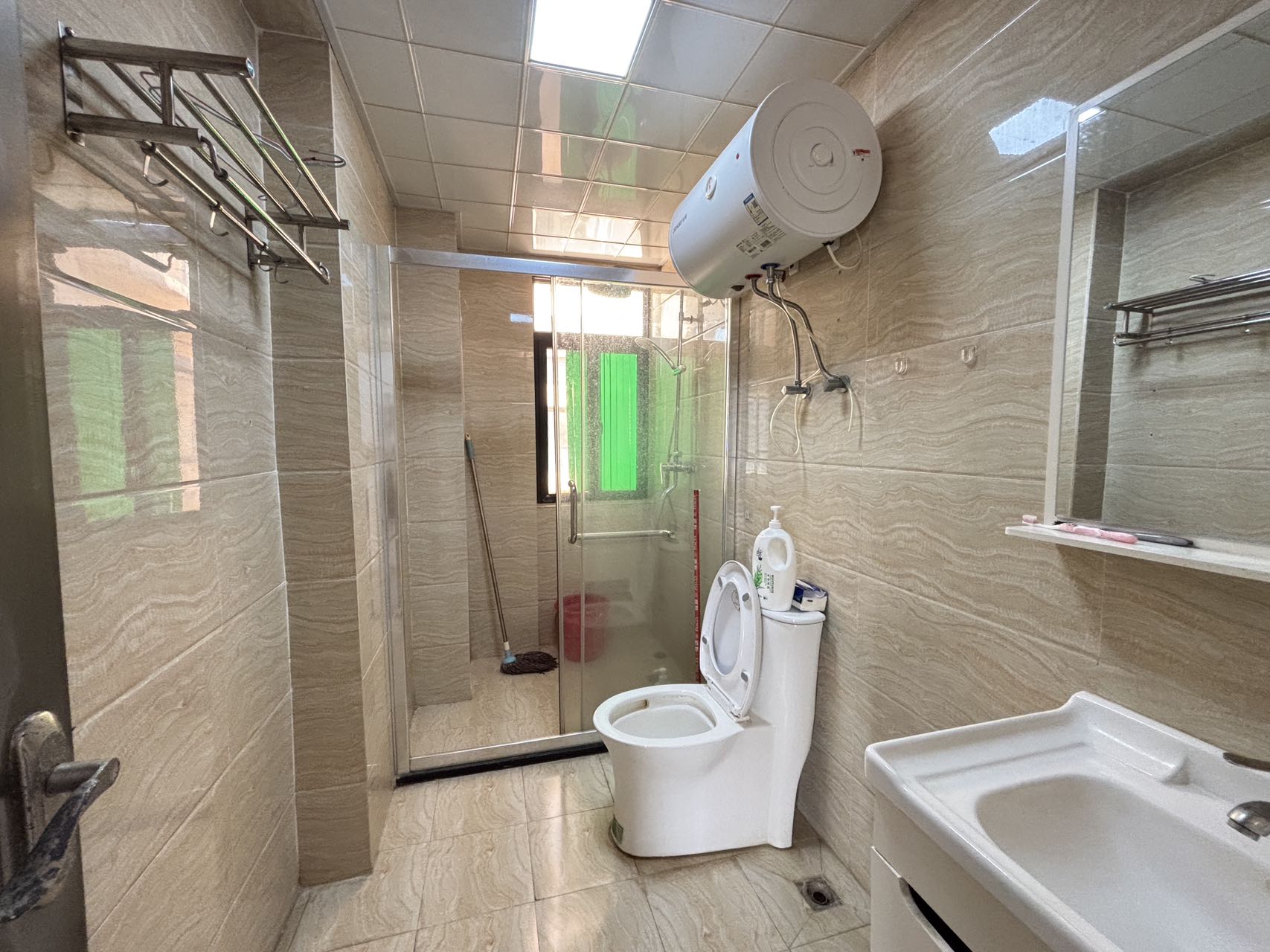 西海瑞园 4室2厅2卫 2300.0元/月 西海瑞园 4室2厅2卫 2300.0元/月室内图