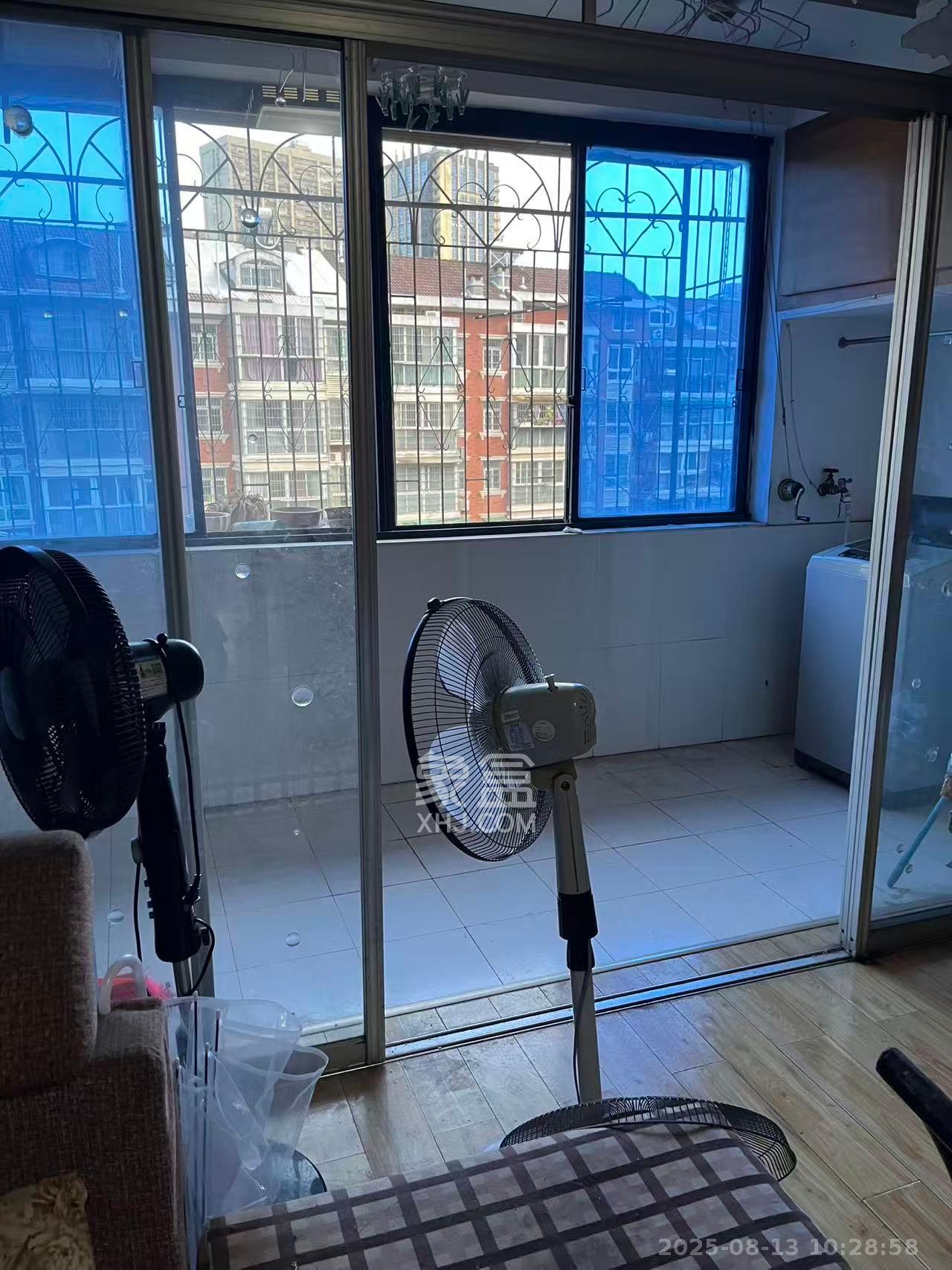 天心区教师村宿舍 3室1厅1卫 2200.0元/月 天心区教师村宿舍 3室1厅1卫 2200.0元/月室内图