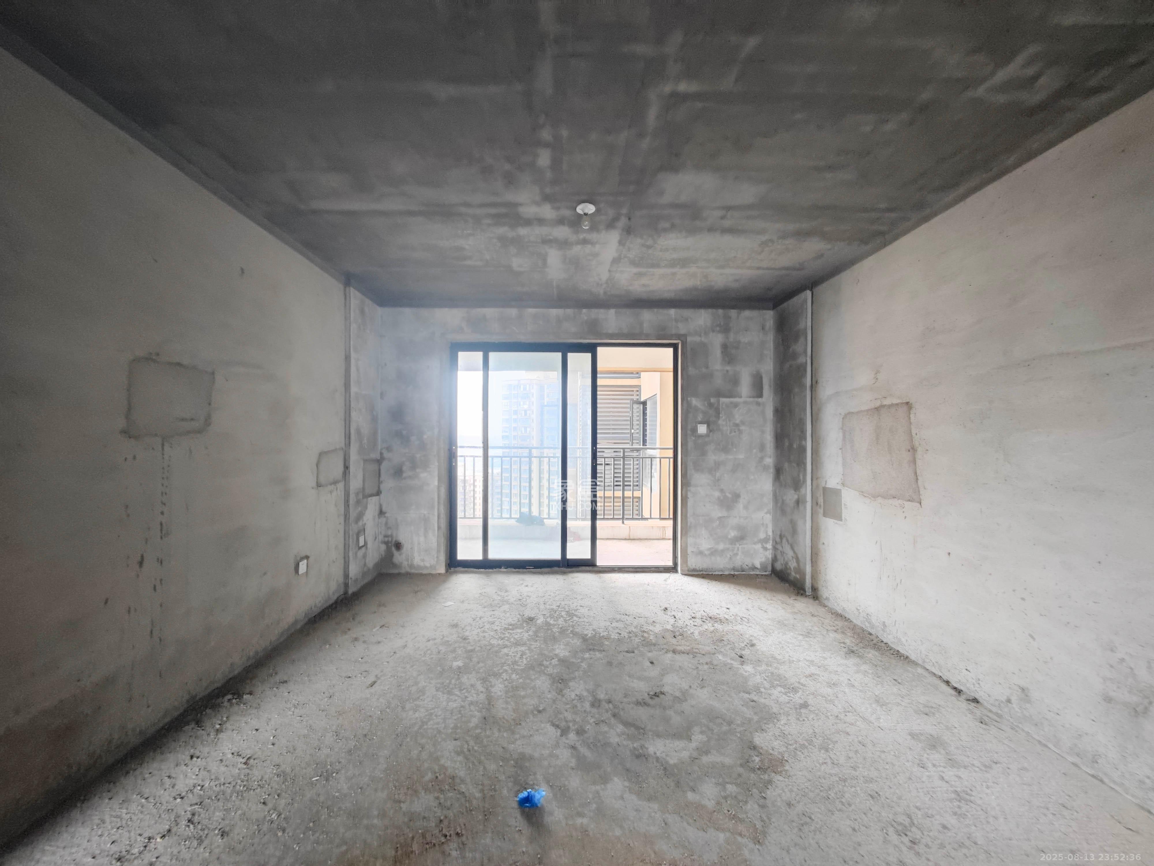 中建嘉和城 3室2厅2卫 85.0万 中建嘉和城 3室2厅2卫 85.0万客厅