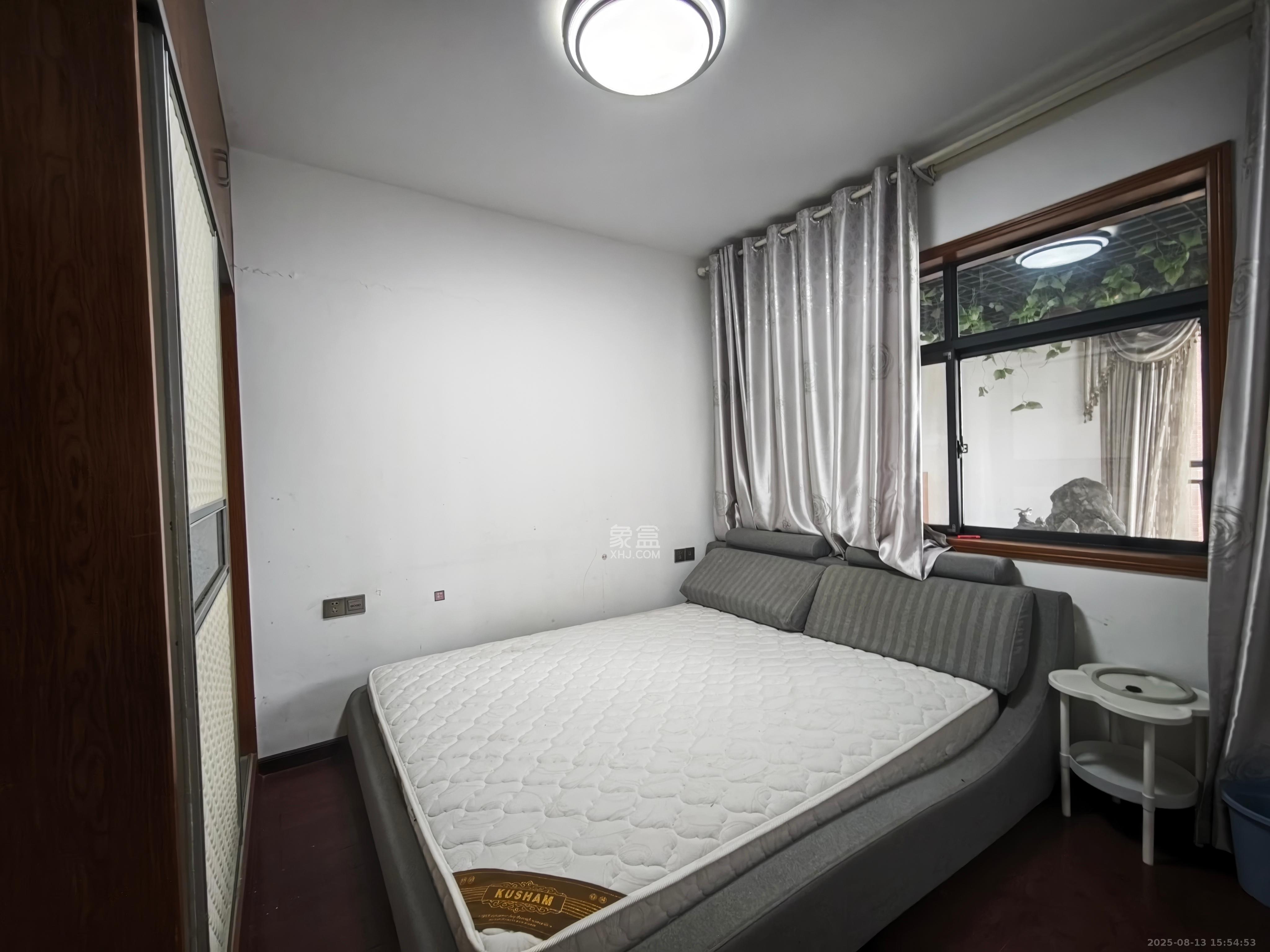 海拔东方  3室2厅2卫    2700.0元/月 海拔东方  3室2厅2卫    2700.0元/月室内图