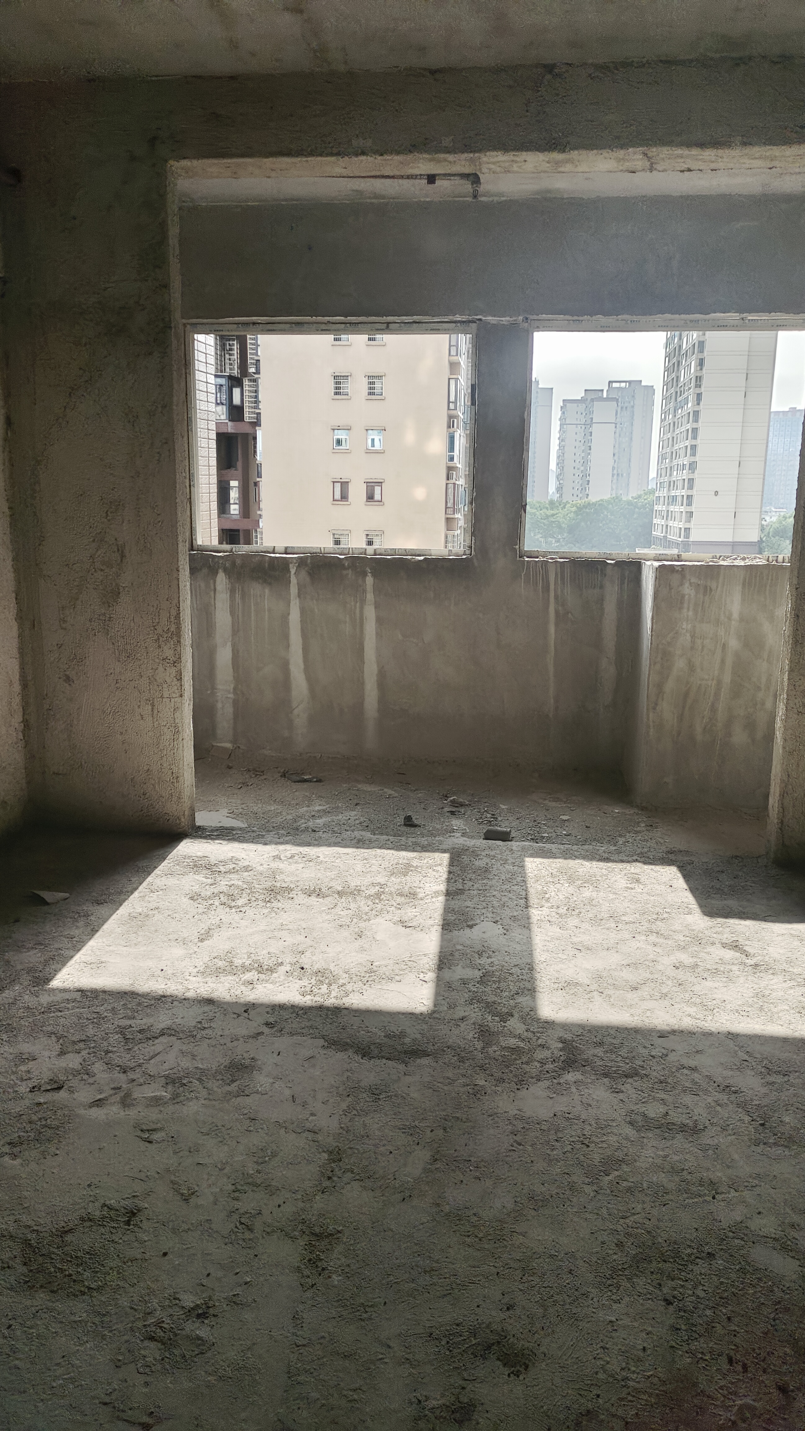 千里红小区（京明时代广场）  1室1厅1卫    16.0万客厅