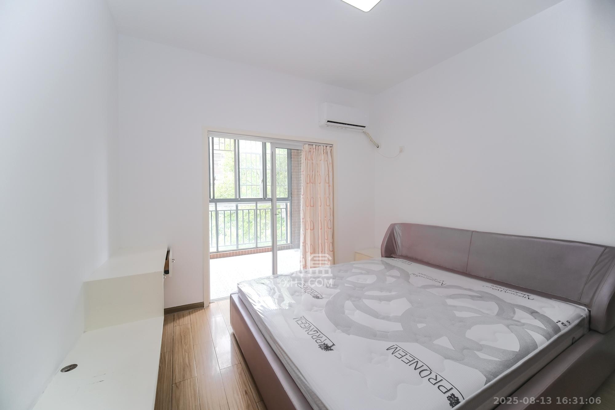 山水湾 1室2厅1卫 59.8万 山水湾 1室2厅1卫 59.8万卧室