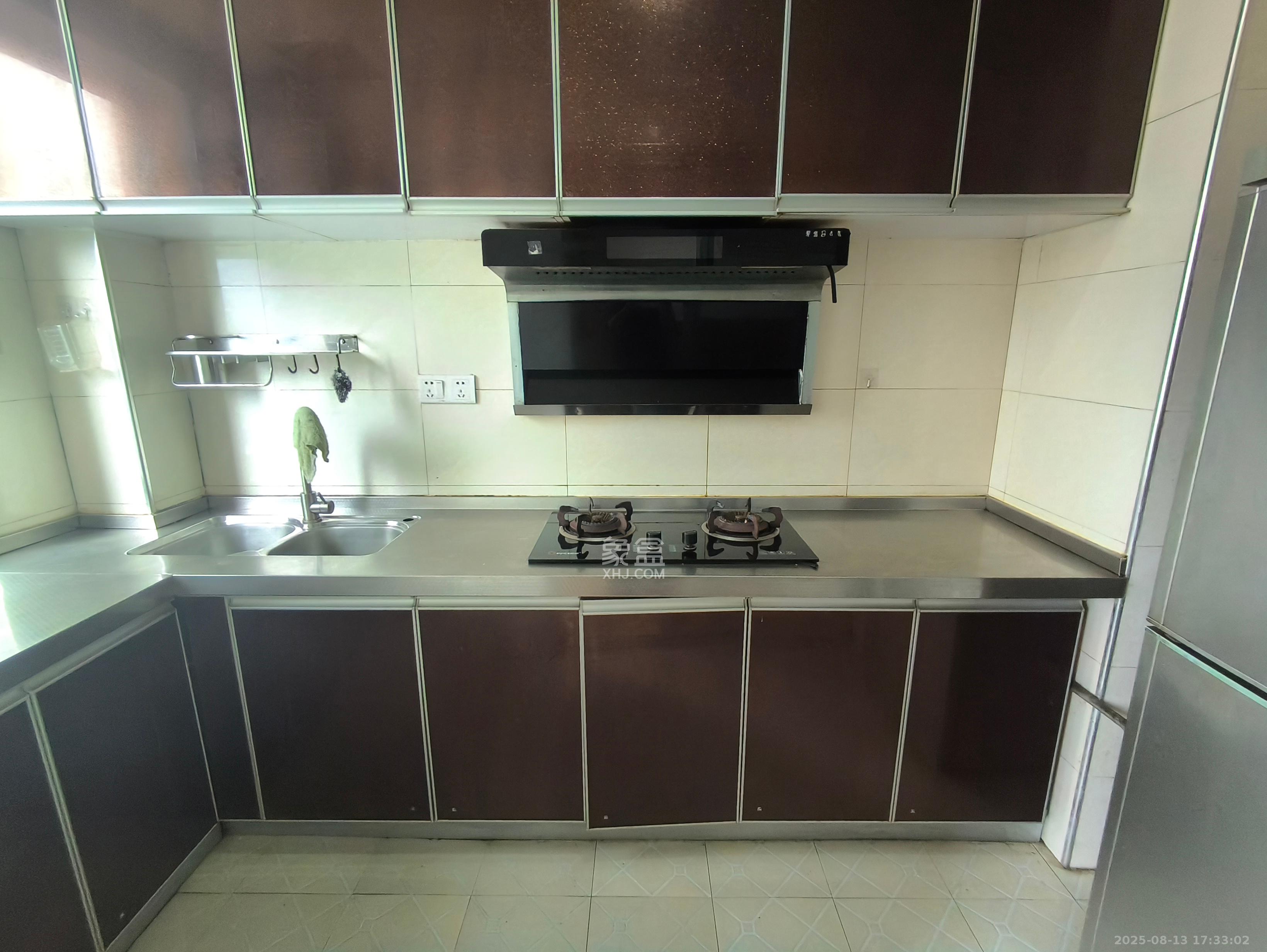 中国铁建国际城一期 3室2厅1卫 1350.0元/月 中国铁建国际城一期 3室2厅1卫 1350.0元/月室内图