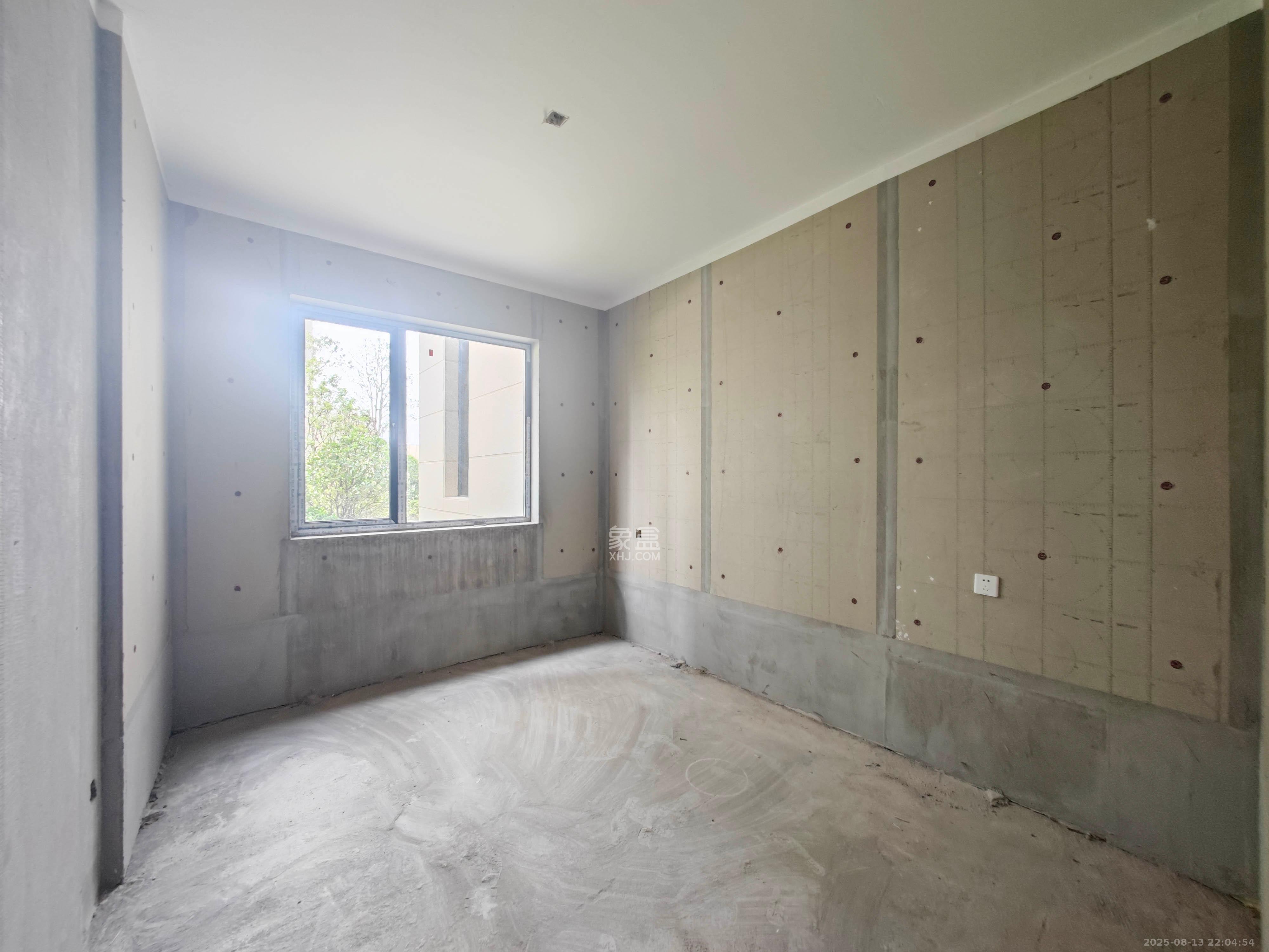 长房岭秀时代  7室3厅4卫    348.0万卧室