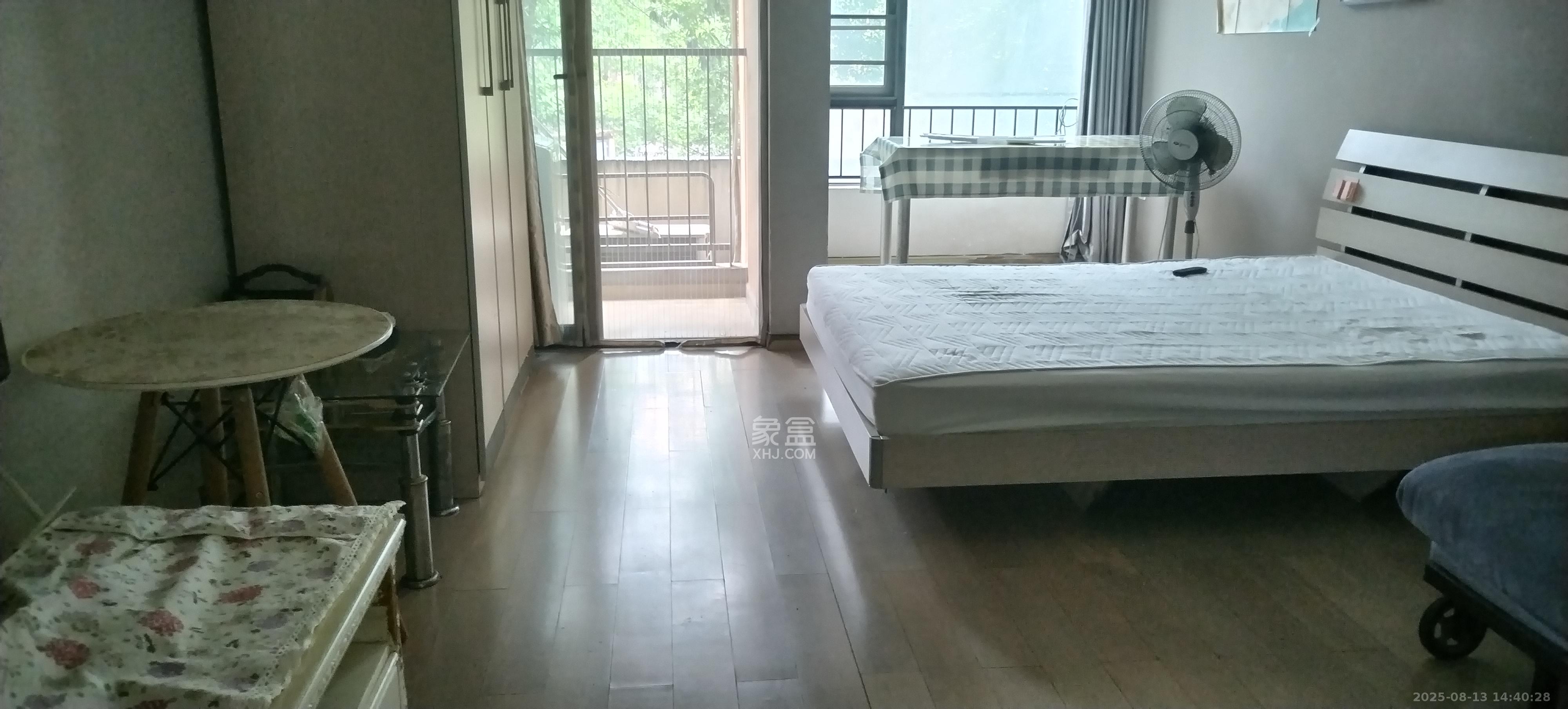 万科金色家园  1室1厅1卫    1300.0元/月室内图