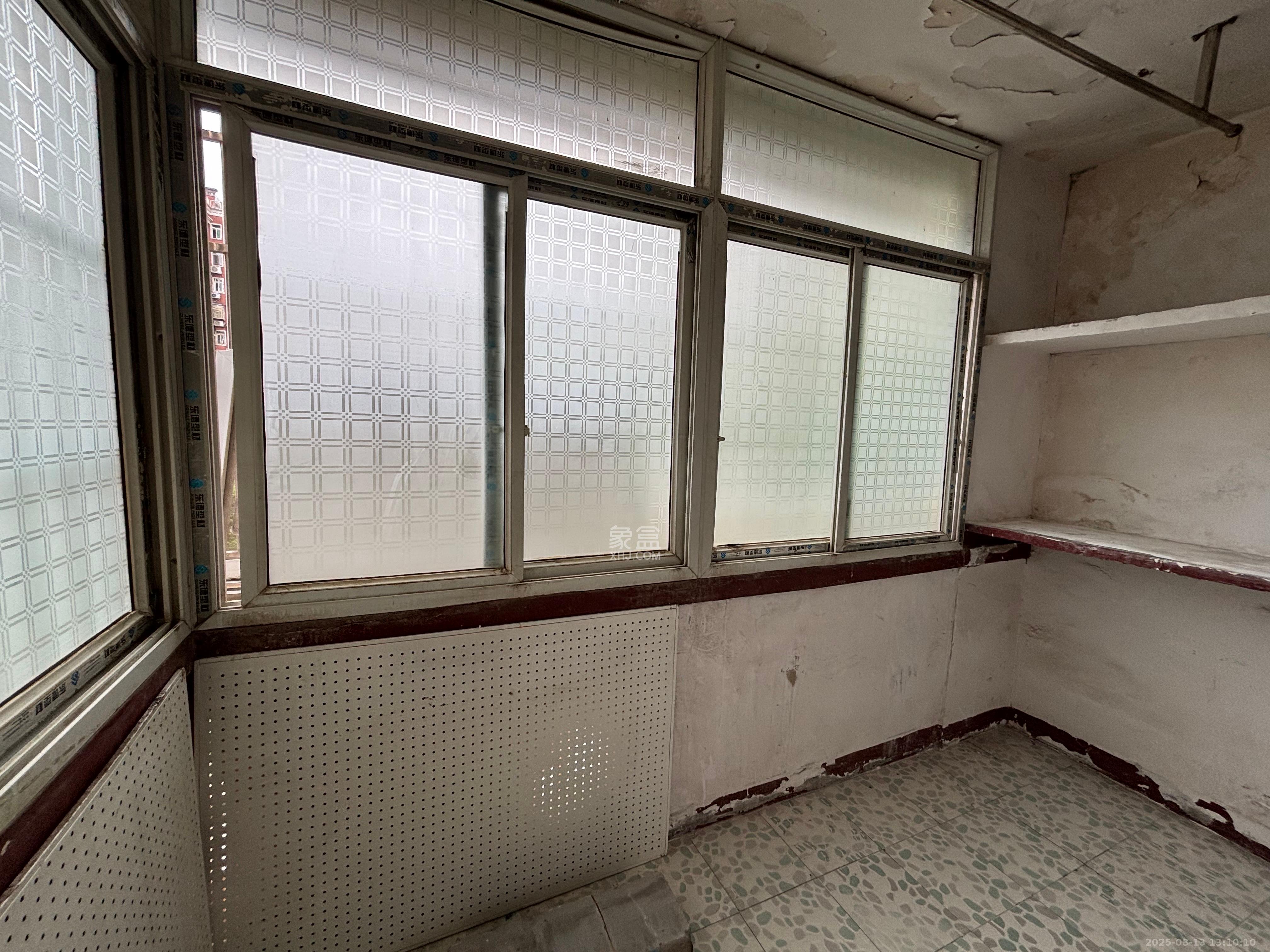 红花坡社区 3室1厅1卫 1000.0元/月 红花坡社区 3室1厅1卫 1000.0元/月室内图