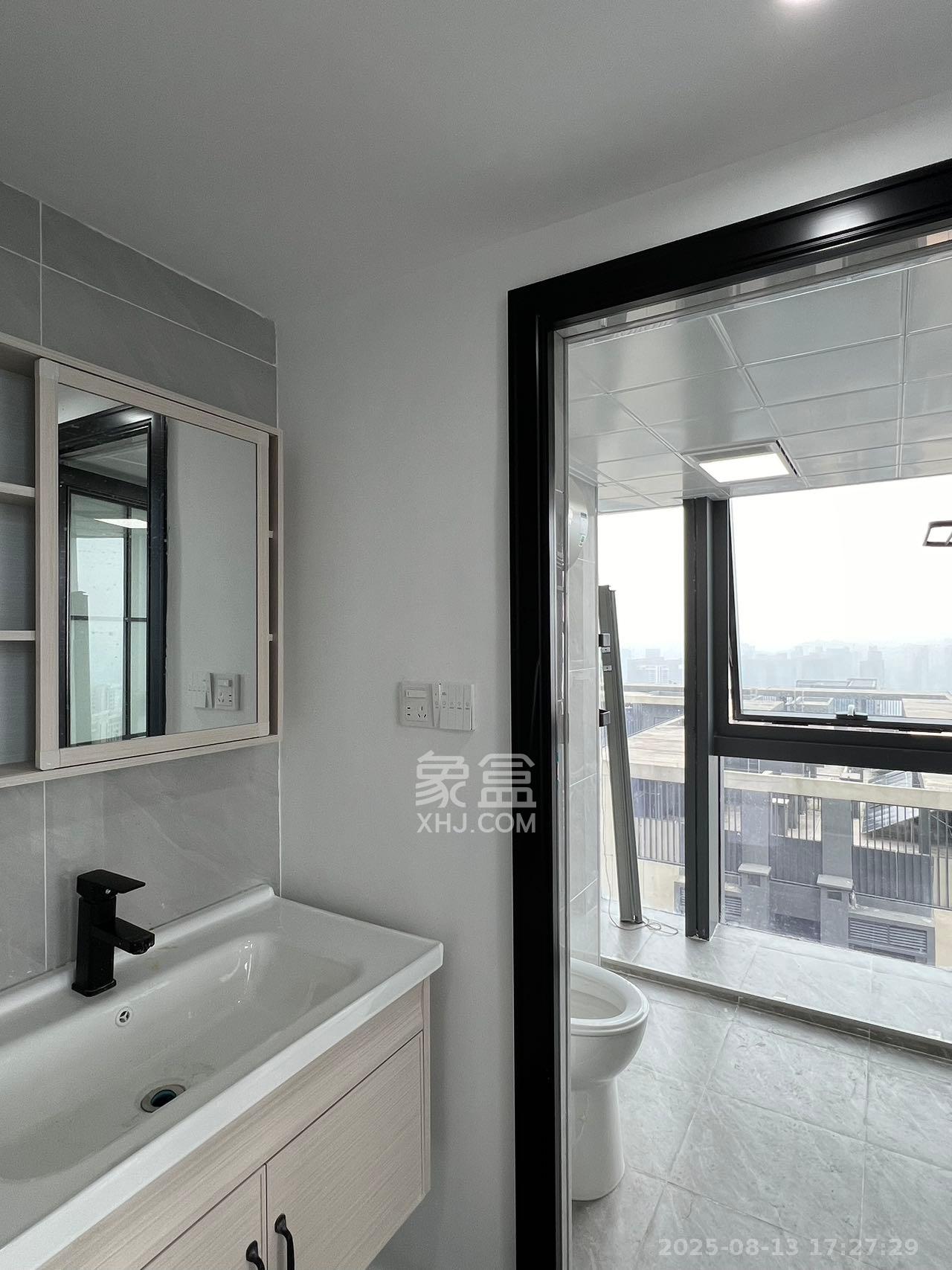 卓越中寰  2室1厅1卫    3500.0元/月室内图