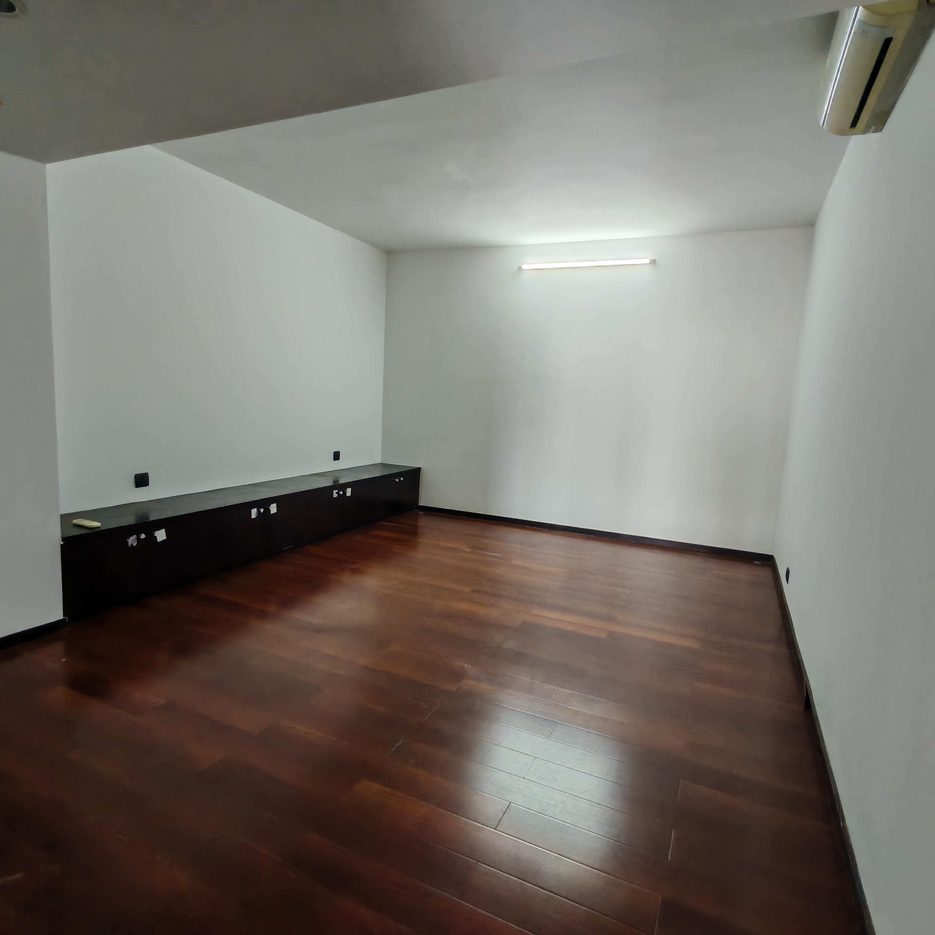 世贸雅苑 5室2厅3卫 5500.0元/月 世贸雅苑 5室2厅3卫 5500.0元/月室内图