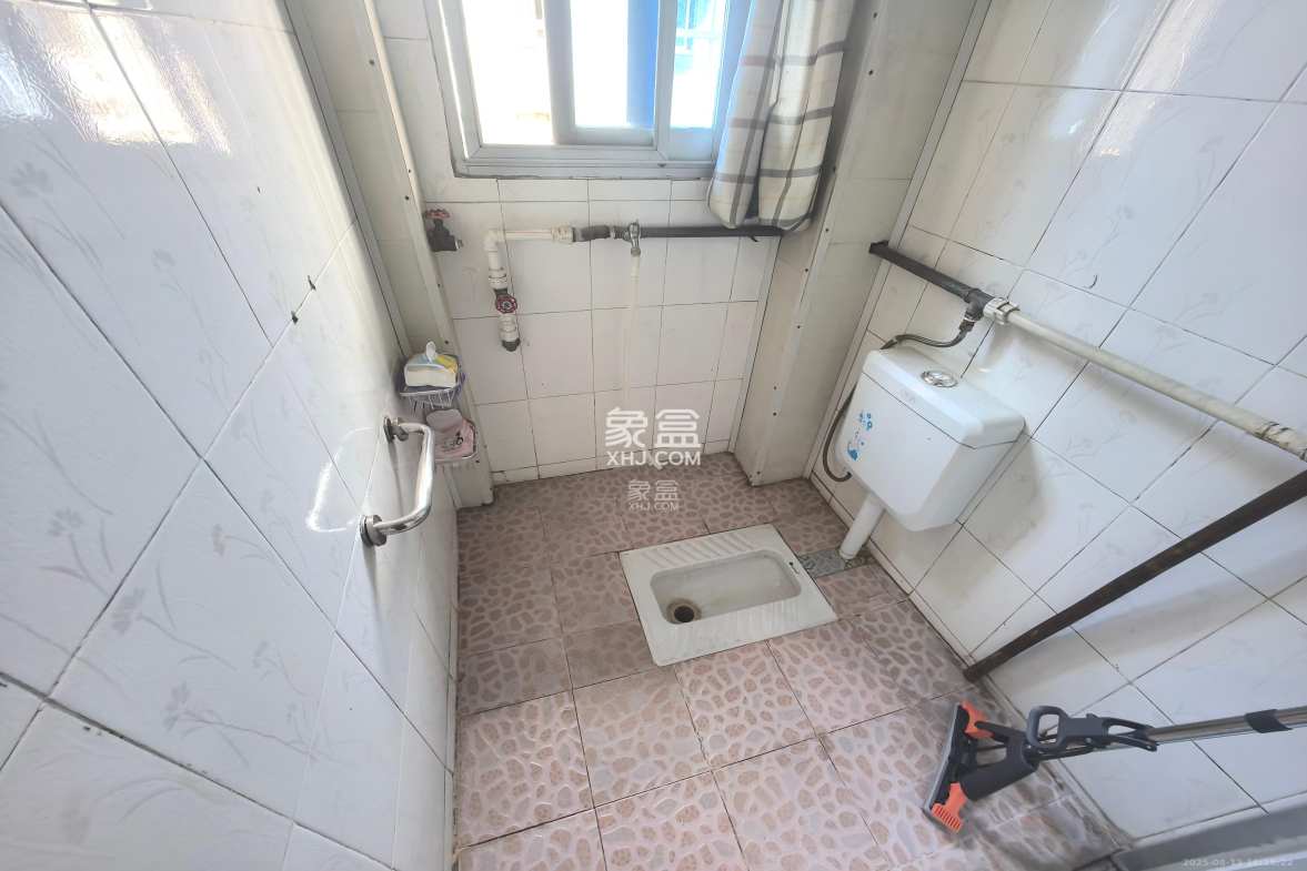 交通技校宿舍  1室1厅1卫    3000.0元/月 交通技校宿舍  1室1厅1卫    3000.0元/月室内图