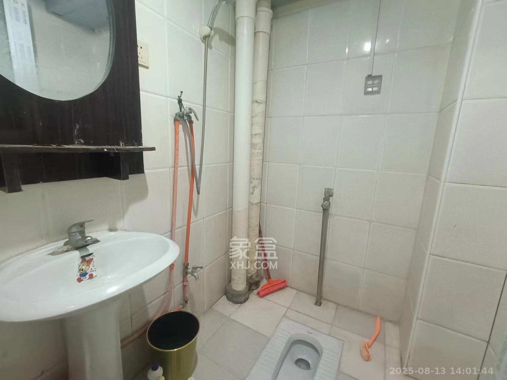 新芙蓉之都 2室2厅1卫 2000.0元/月 新芙蓉之都 2室2厅1卫 2000.0元/月室内图