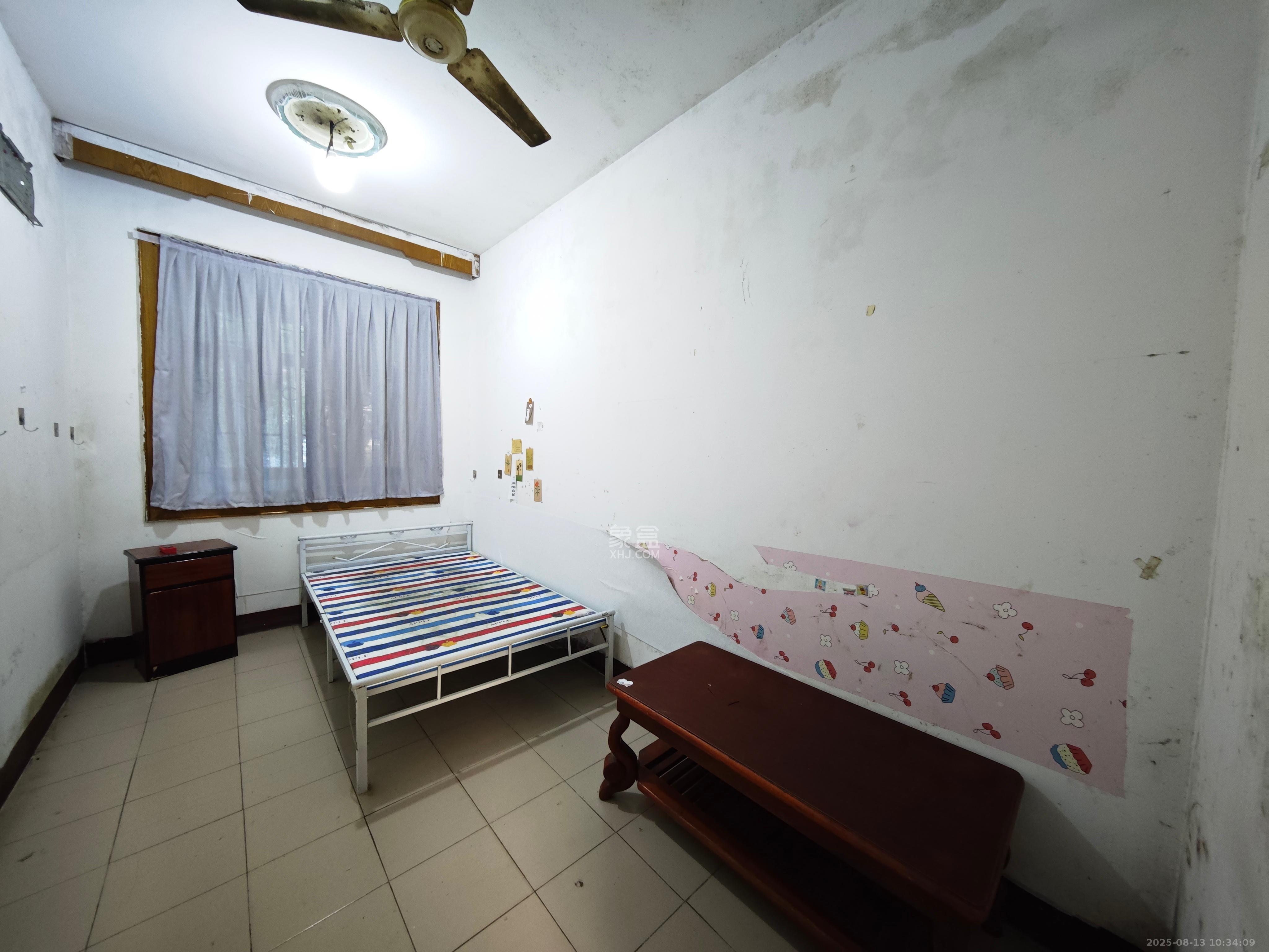 广电南院宿舍 3室2厅1卫 1600.0元/月 广电南院宿舍 3室2厅1卫 1600.0元/月室内图