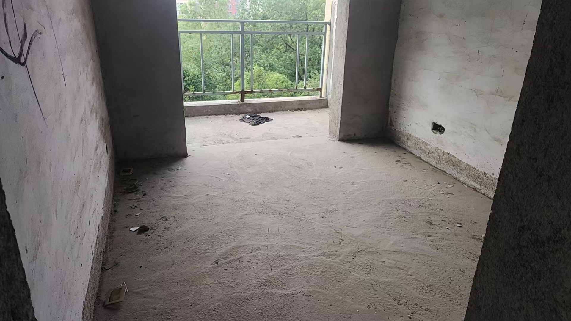 山水绿城  3室2厅2卫    38.0万 山水绿城  3室2厅2卫    38.0万客厅