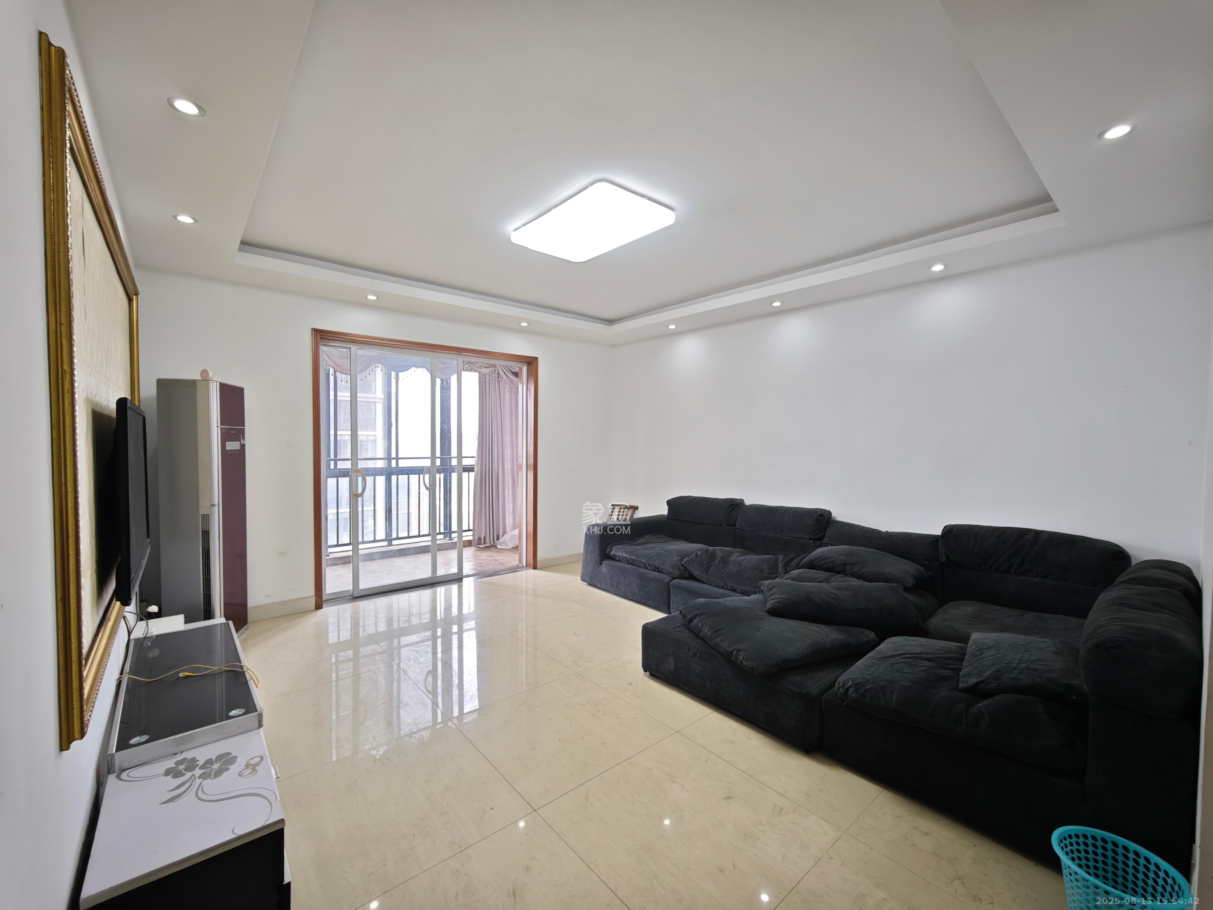 海拔东方  3室2厅2卫    2700.0元/月 海拔东方  3室2厅2卫    2700.0元/月室内图