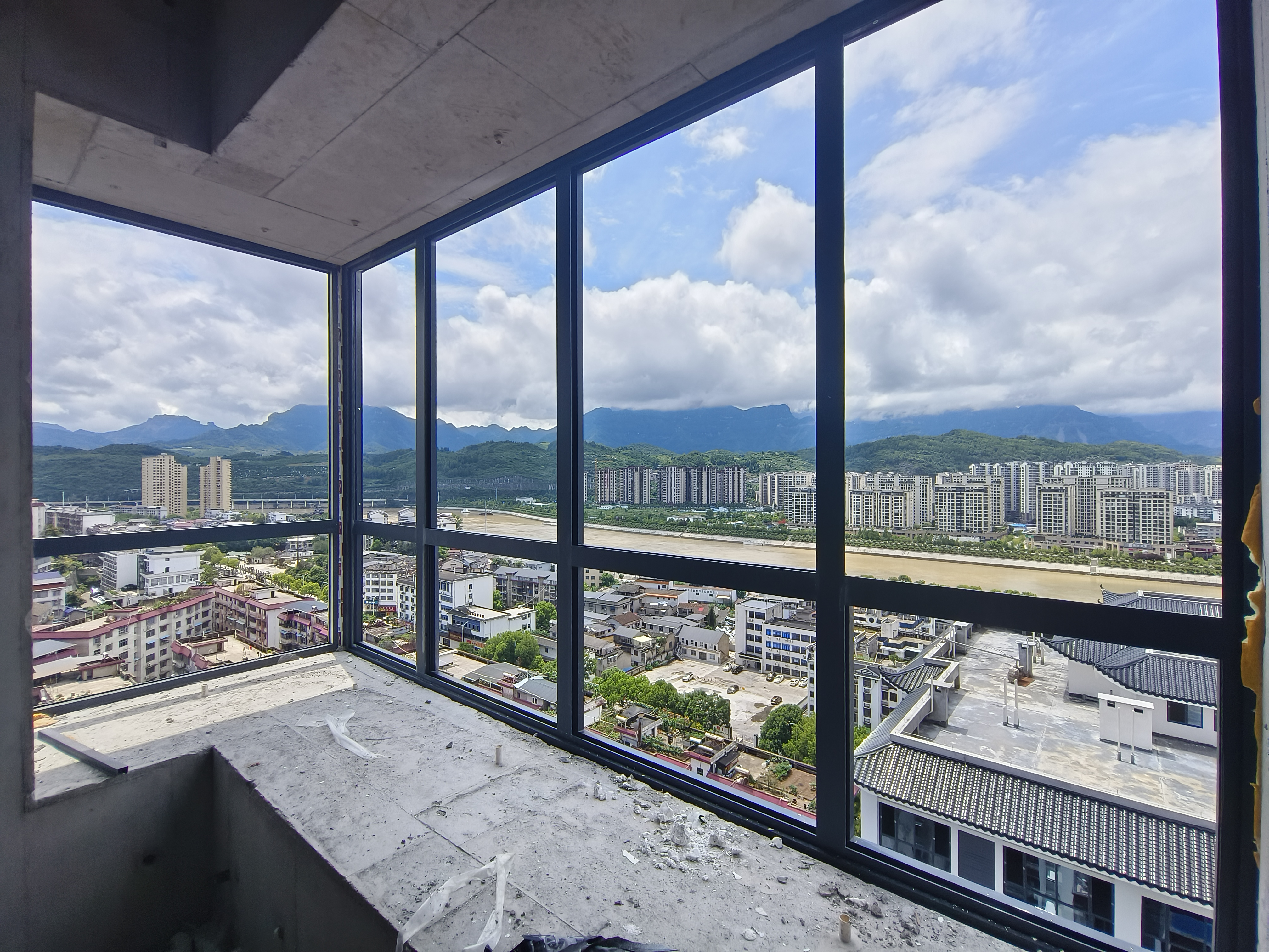 庸城学府  3室2厅2卫   56.80万