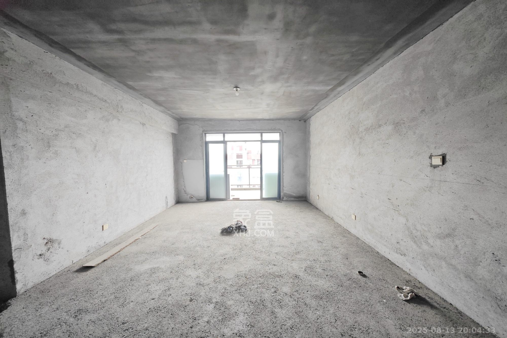 中江佳境天成  3室2厅2卫    78.0万客厅