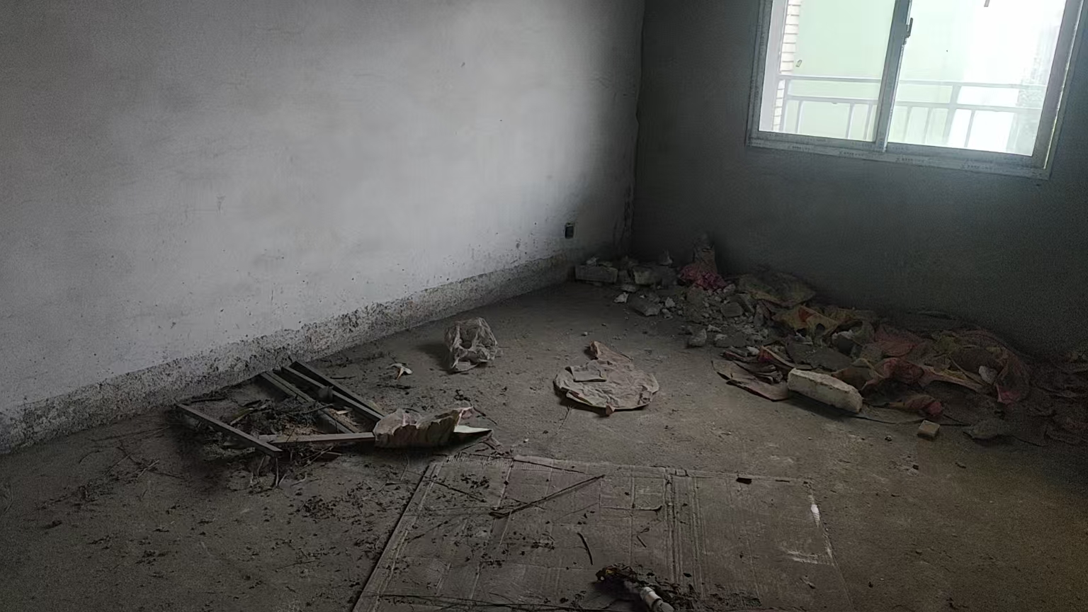 山水绿城  3室2厅2卫    38.0万 山水绿城  3室2厅2卫    38.0万客厅