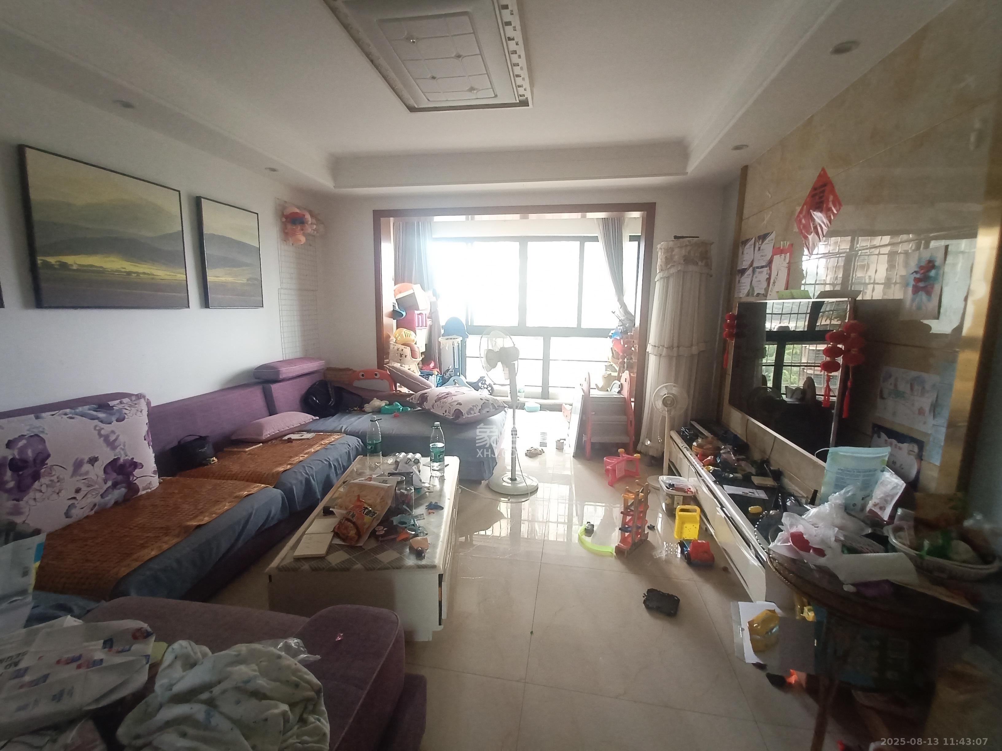 岳鞍阁小区 3室2厅2卫 2400.0元/月 岳鞍阁小区 3室2厅2卫 2400.0元/月室内图