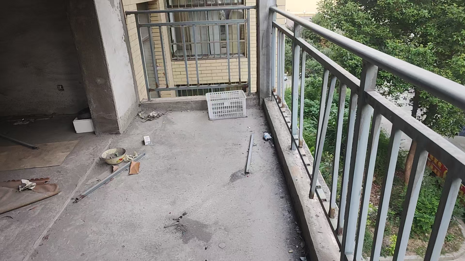 山水绿城  3室2厅2卫    38.0万 山水绿城  3室2厅2卫    38.0万客厅