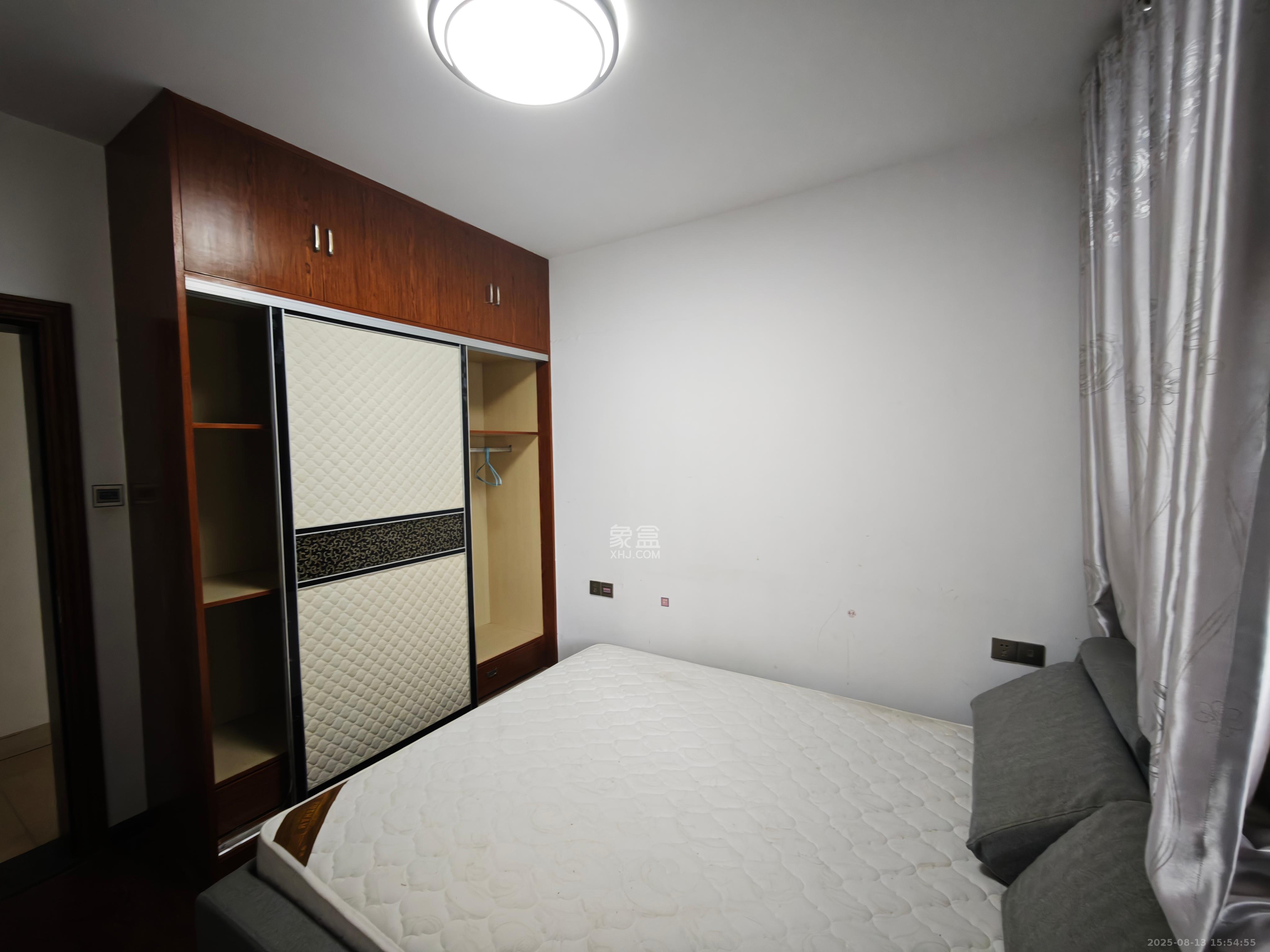 海拔东方  3室2厅2卫    2700.0元/月 海拔东方  3室2厅2卫    2700.0元/月室内图