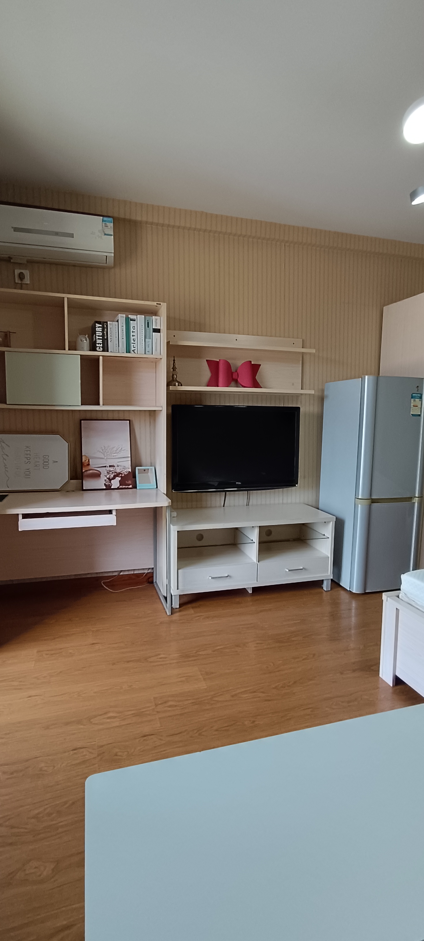 蓝色港湾  1室1厅0卫   1000.00元/月室内图