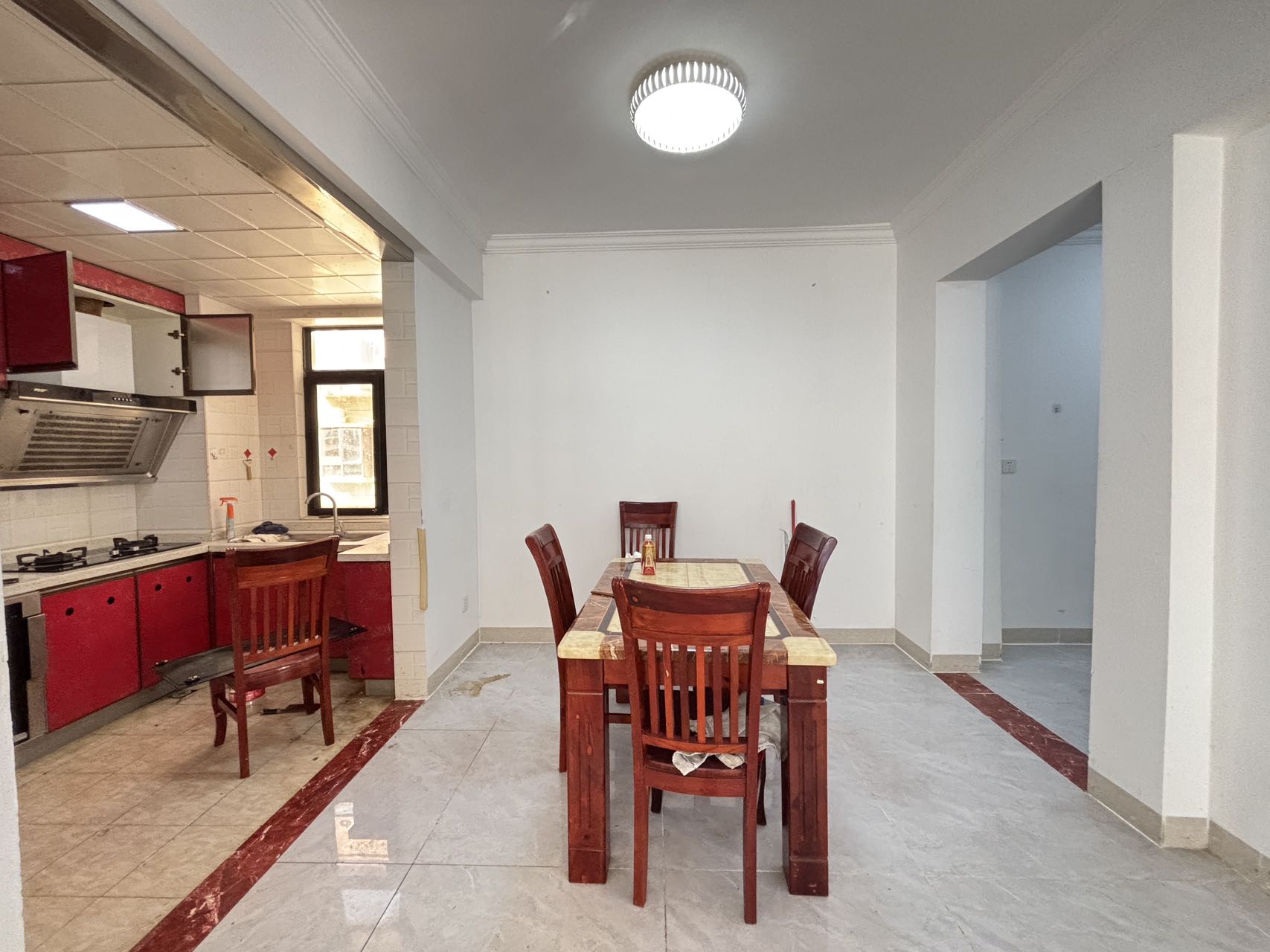 西海瑞园 4室2厅2卫 2300.0元/月 西海瑞园 4室2厅2卫 2300.0元/月室内图