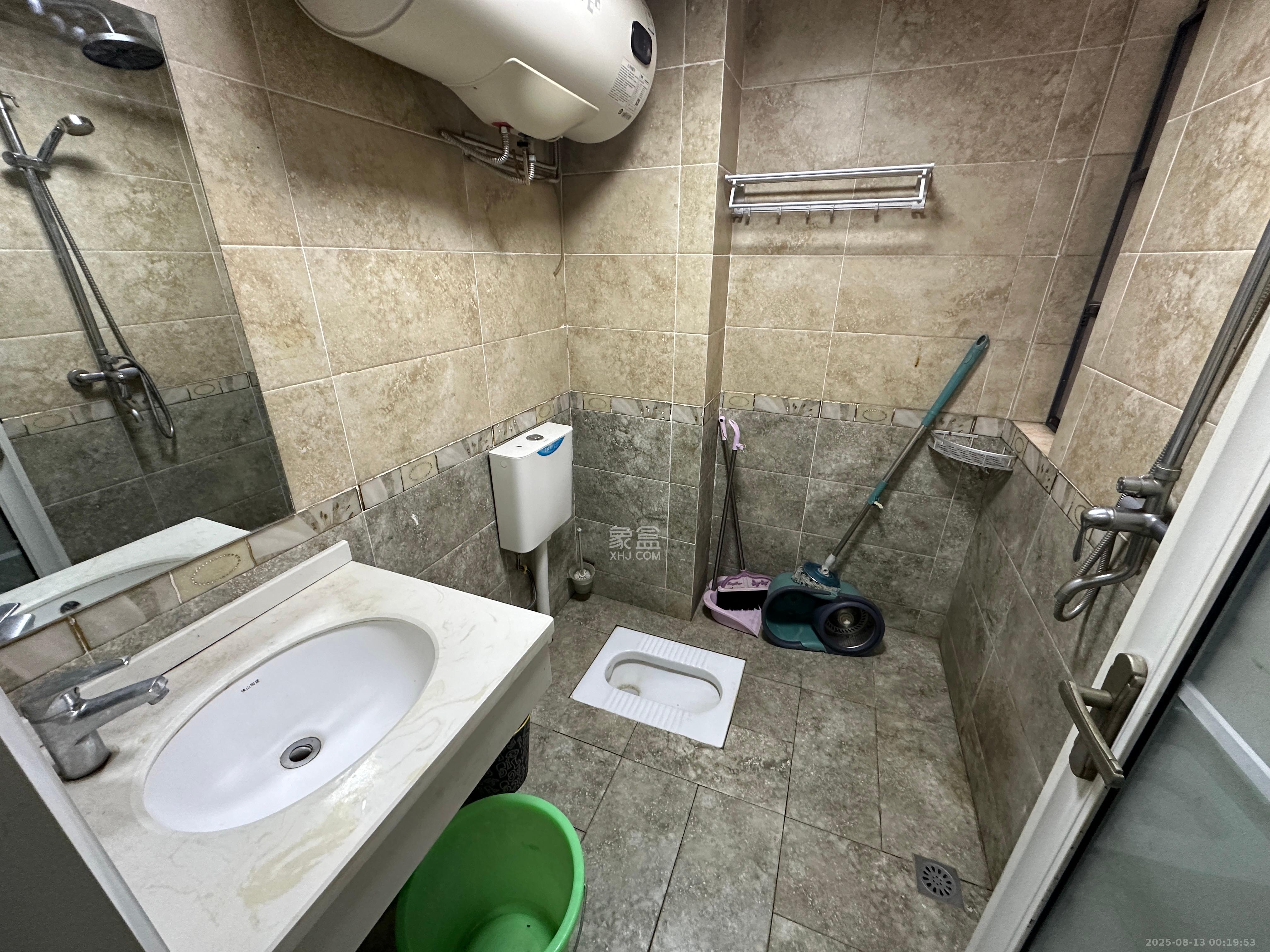 华侨假日中心(晟华苑) 1室1厅1卫 1800.0元/月 华侨假日中心(晟华苑) 1室1厅1卫 1800.0元/月室内图