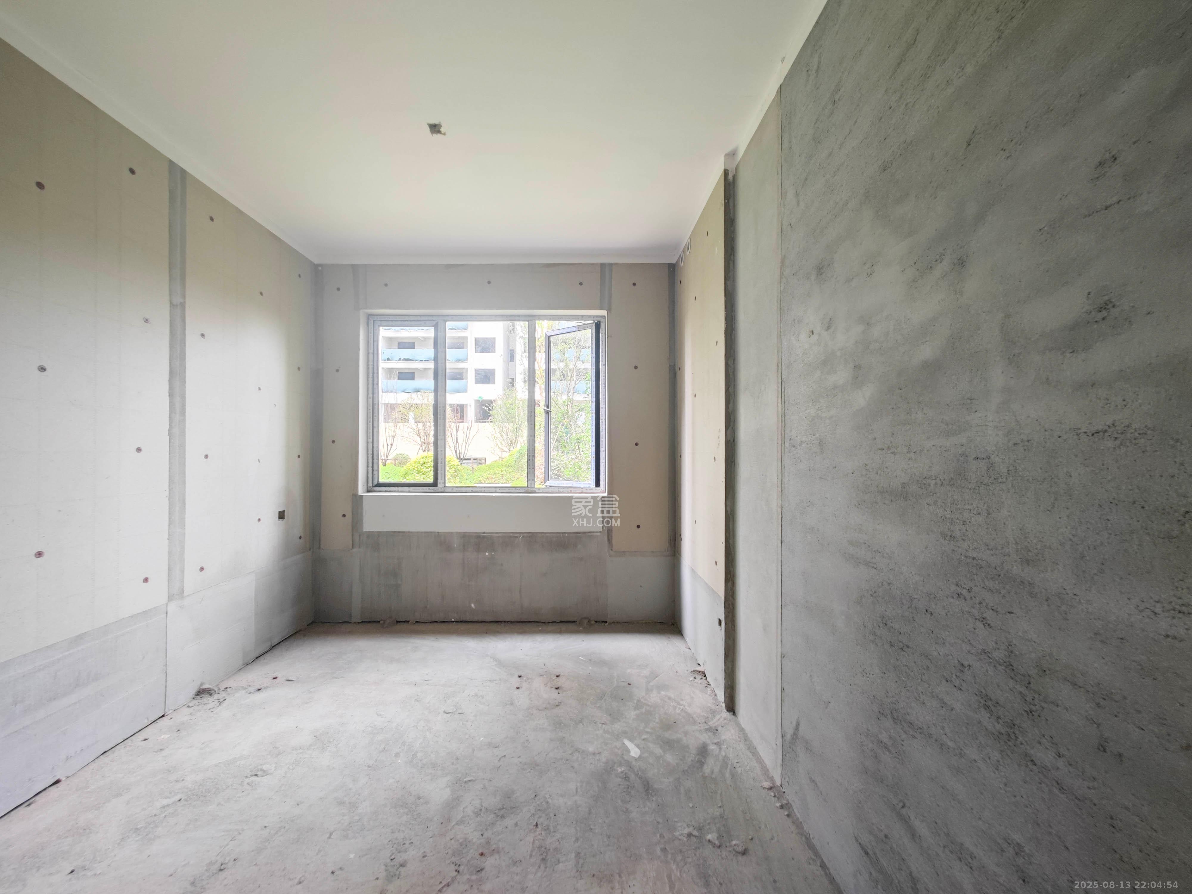 长房岭秀时代  7室3厅4卫    348.0万卧室