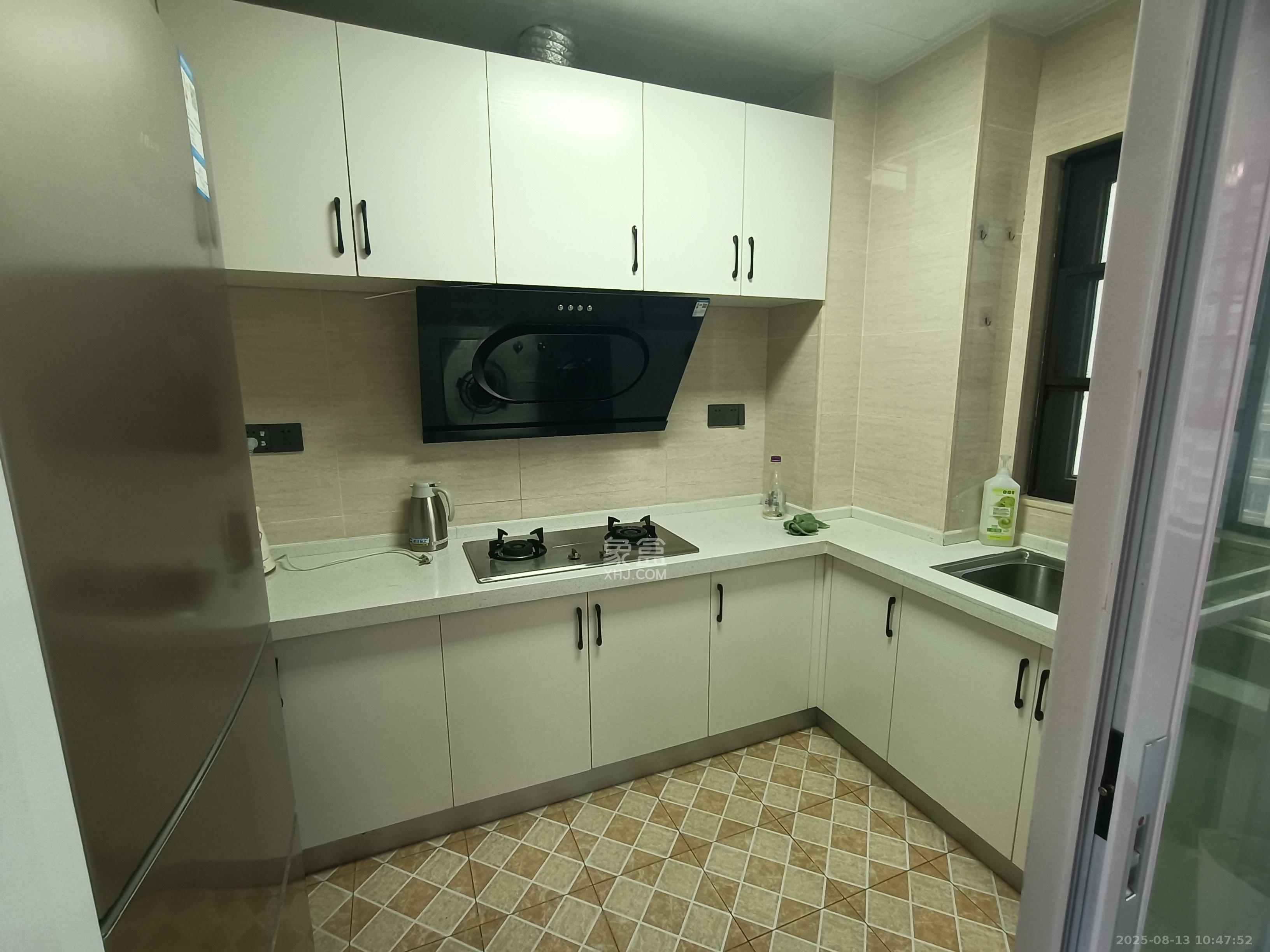 山语城三期  3室2厅2卫    2300.0元/月室内图