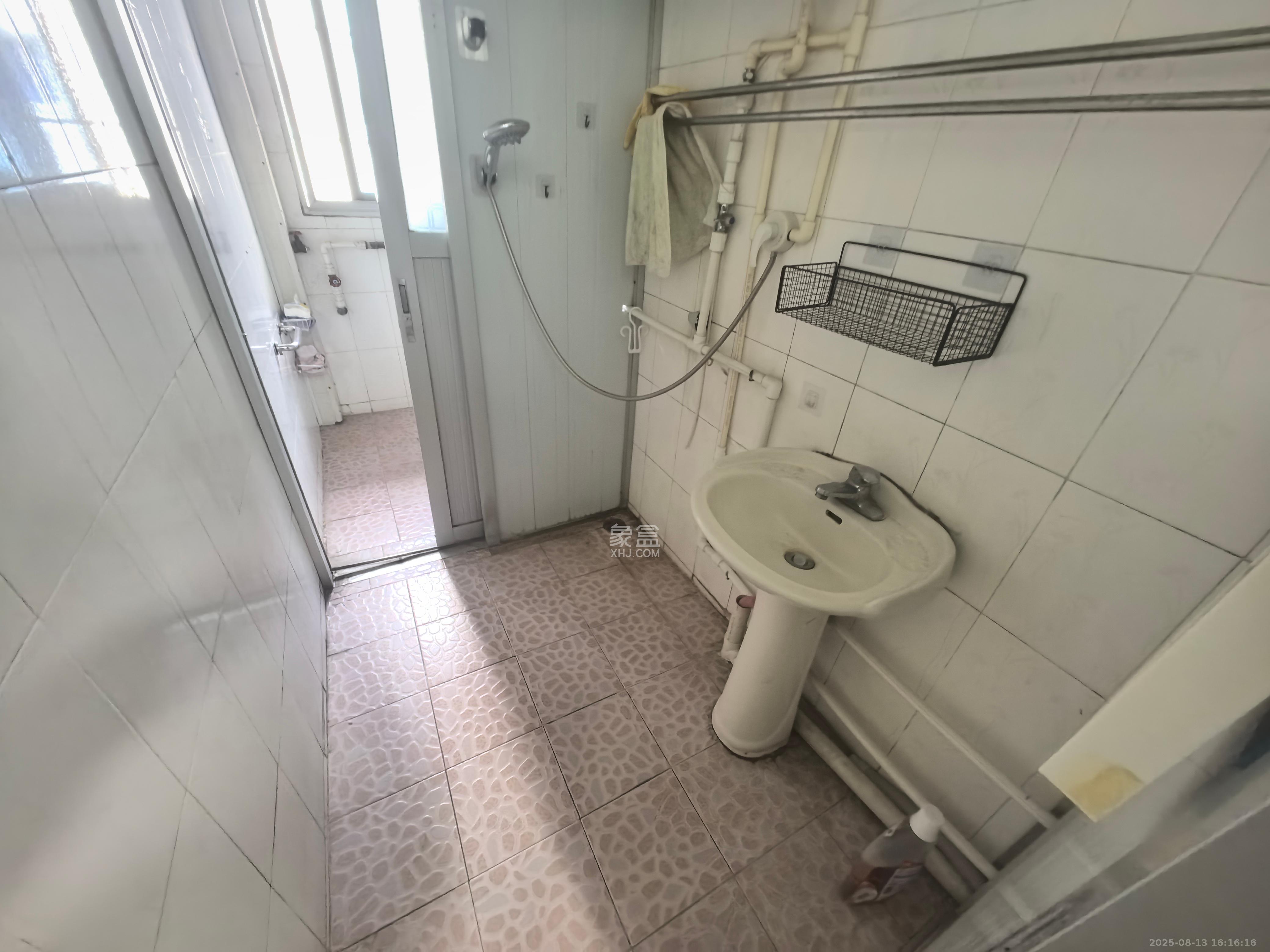 交通技校宿舍  1室1厅1卫    3000.0元/月 交通技校宿舍  1室1厅1卫    3000.0元/月室内图