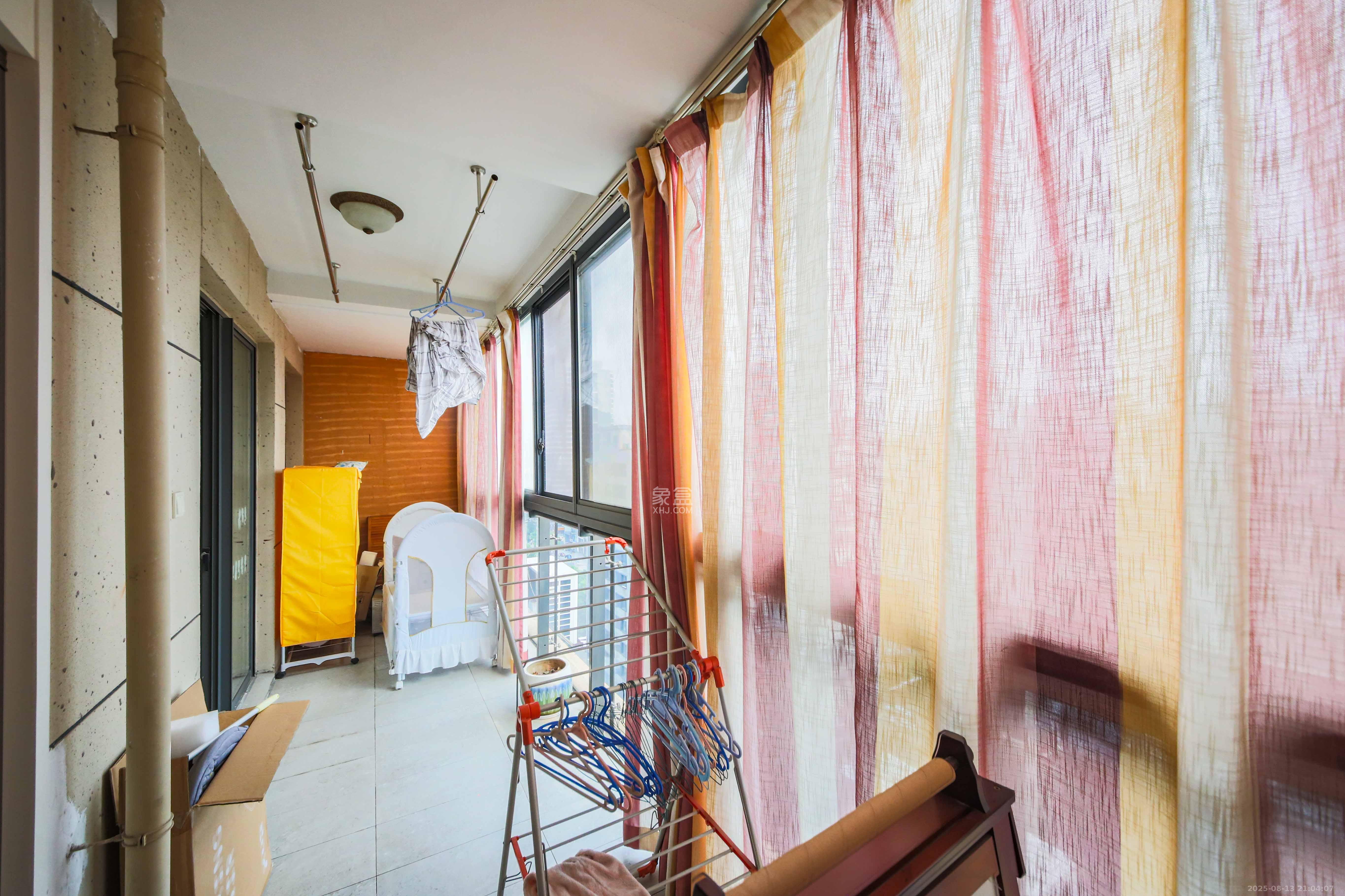 博林金谷 3室2厅2卫 143.5万 博林金谷 3室2厅2卫 143.5万阳台