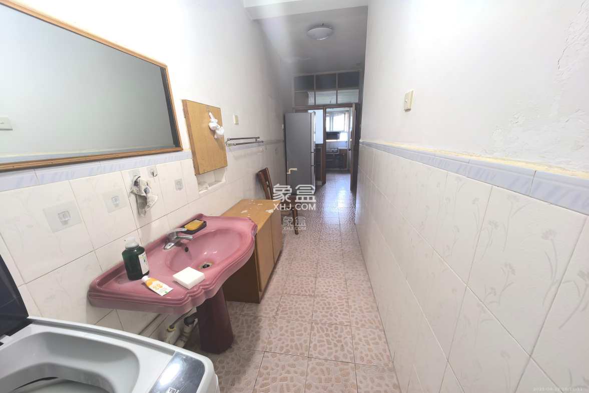 交通技校宿舍  1室1厅1卫    3000.0元/月 交通技校宿舍  1室1厅1卫    3000.0元/月室内图