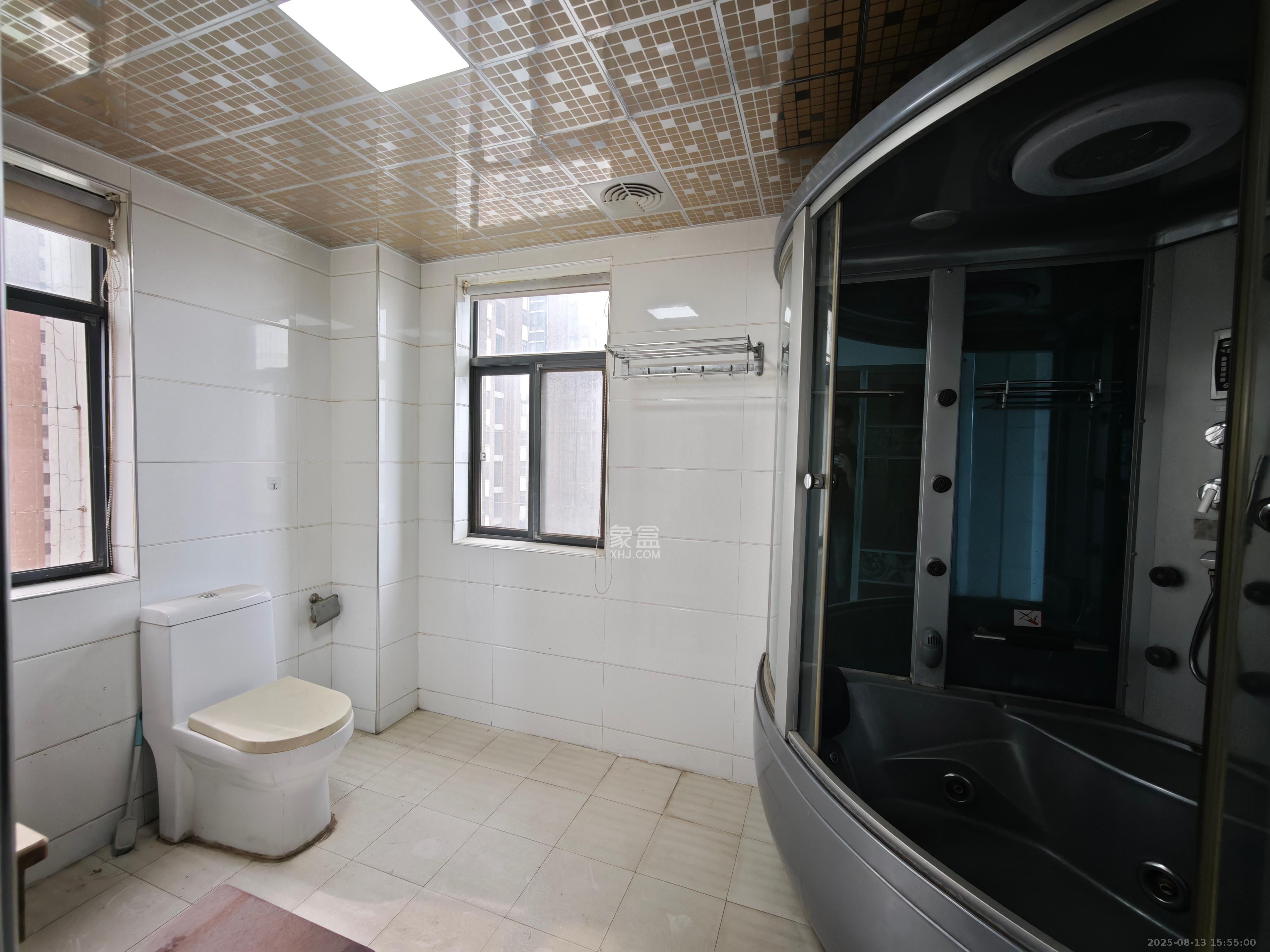 海拔东方  3室2厅2卫    2700.0元/月 海拔东方  3室2厅2卫    2700.0元/月室内图