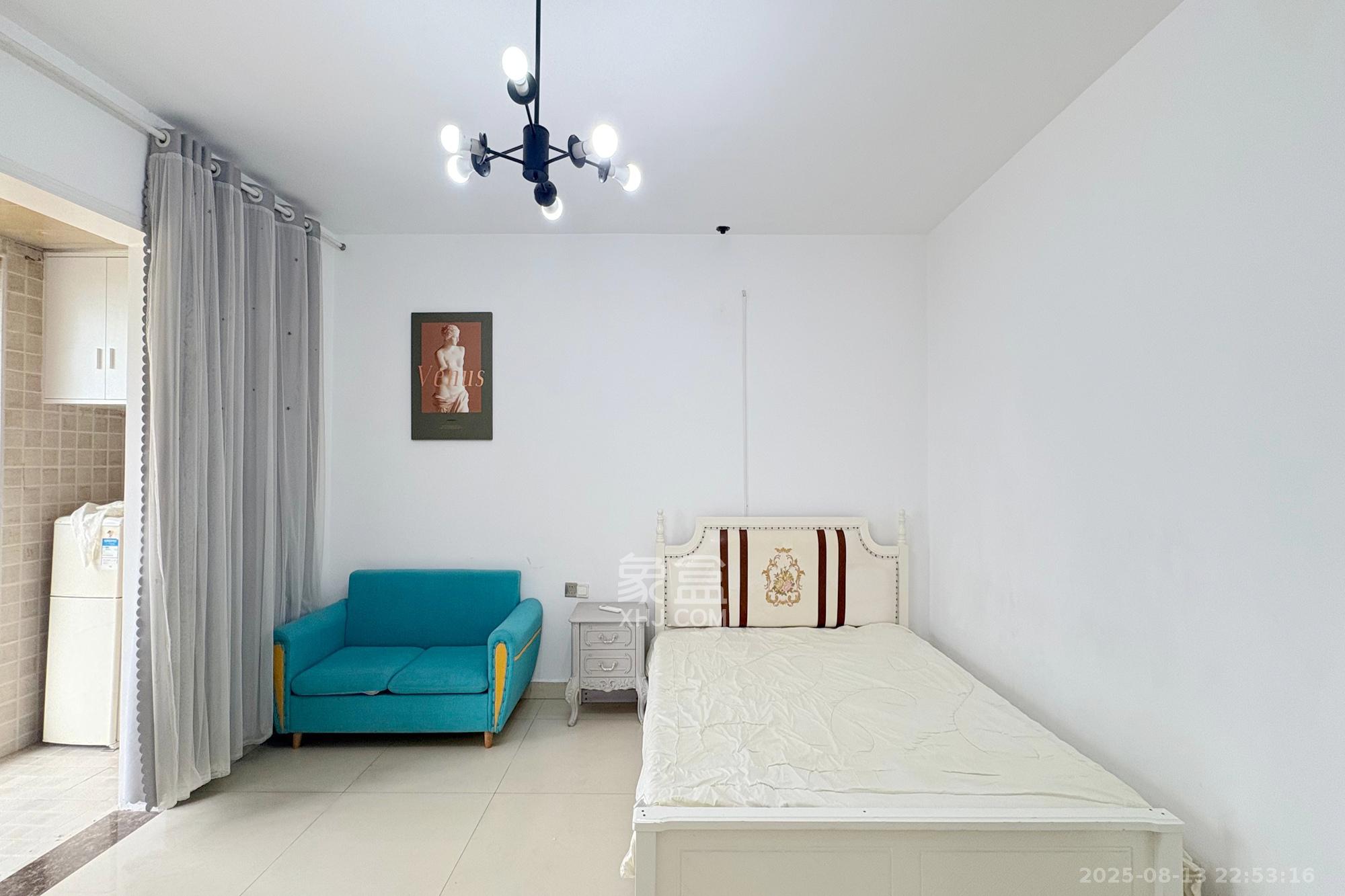 君临国际  1室1厅1卫    44.5万 君临国际  1室1厅1卫    44.5万客厅