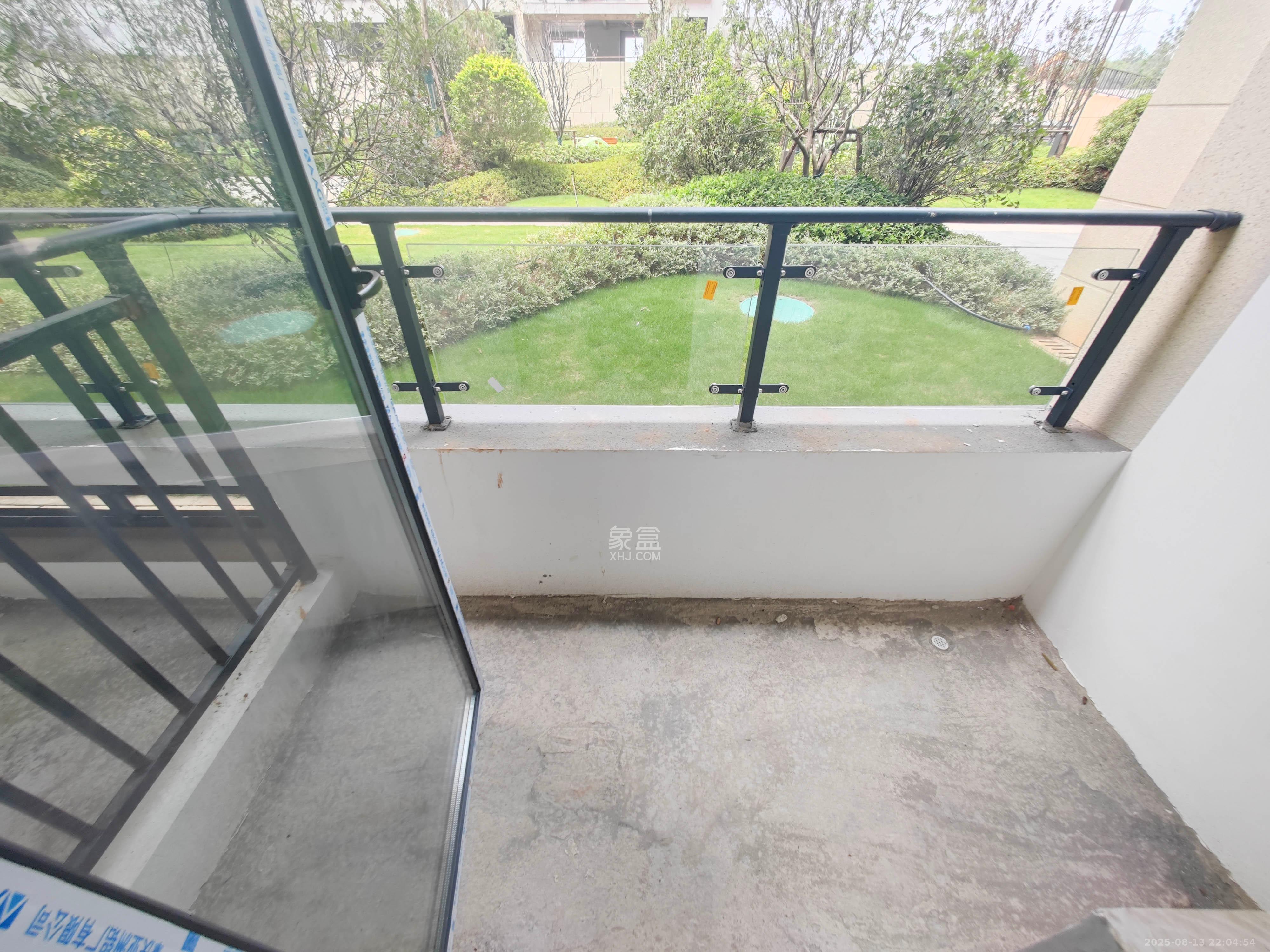 长房岭秀时代  7室3厅4卫    348.0万阳台