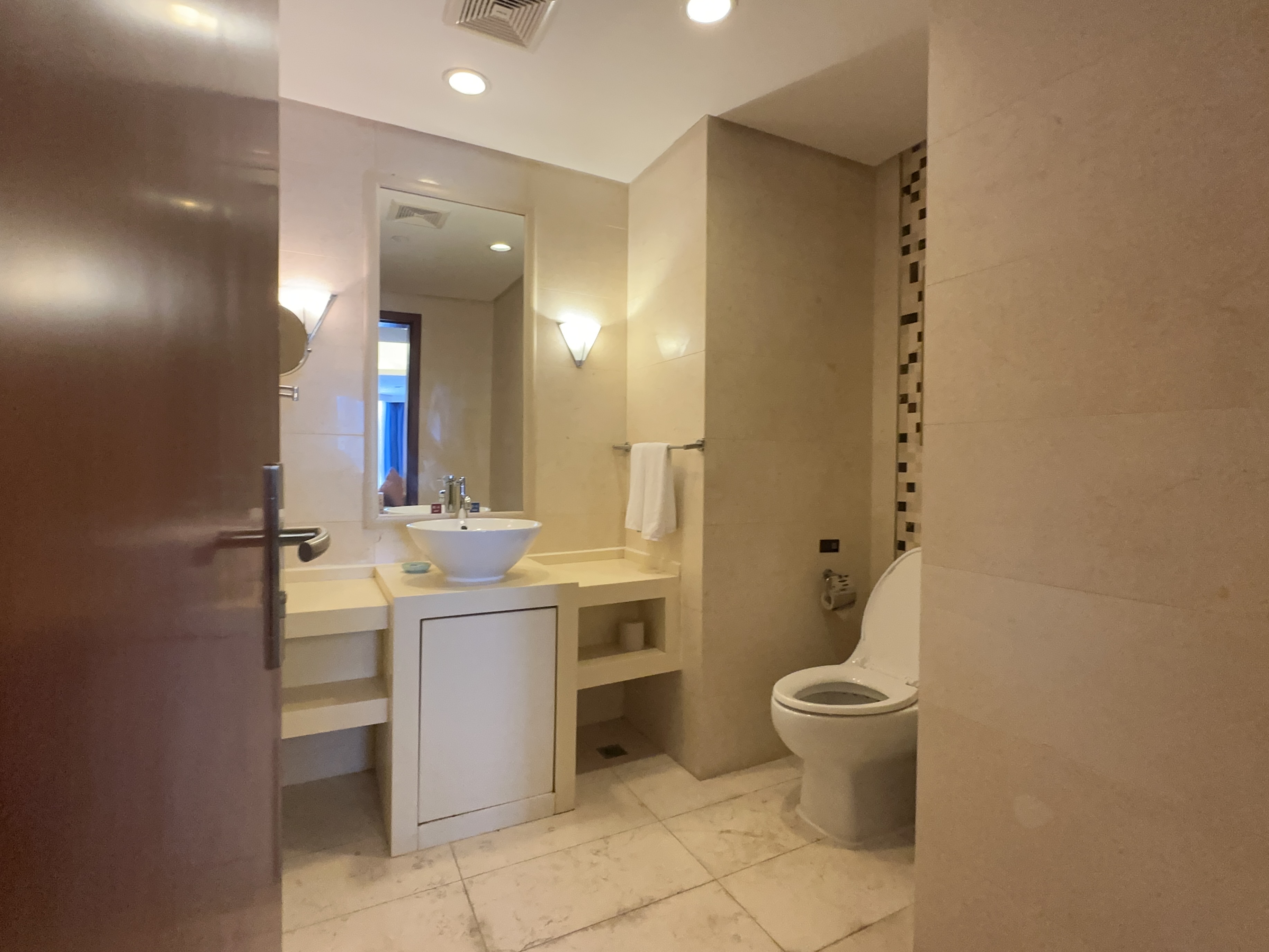 明光国际大酒店 2室1厅1卫 160.0万 明光国际大酒店 2室1厅1卫 160.0万客厅