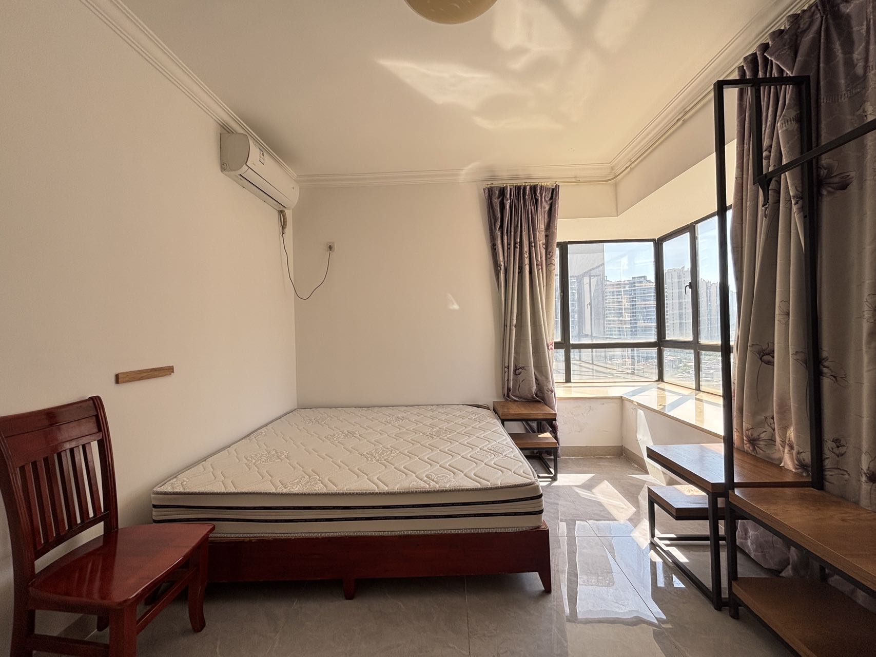 西海瑞园 4室2厅2卫 2300.0元/月 西海瑞园 4室2厅2卫 2300.0元/月室内图