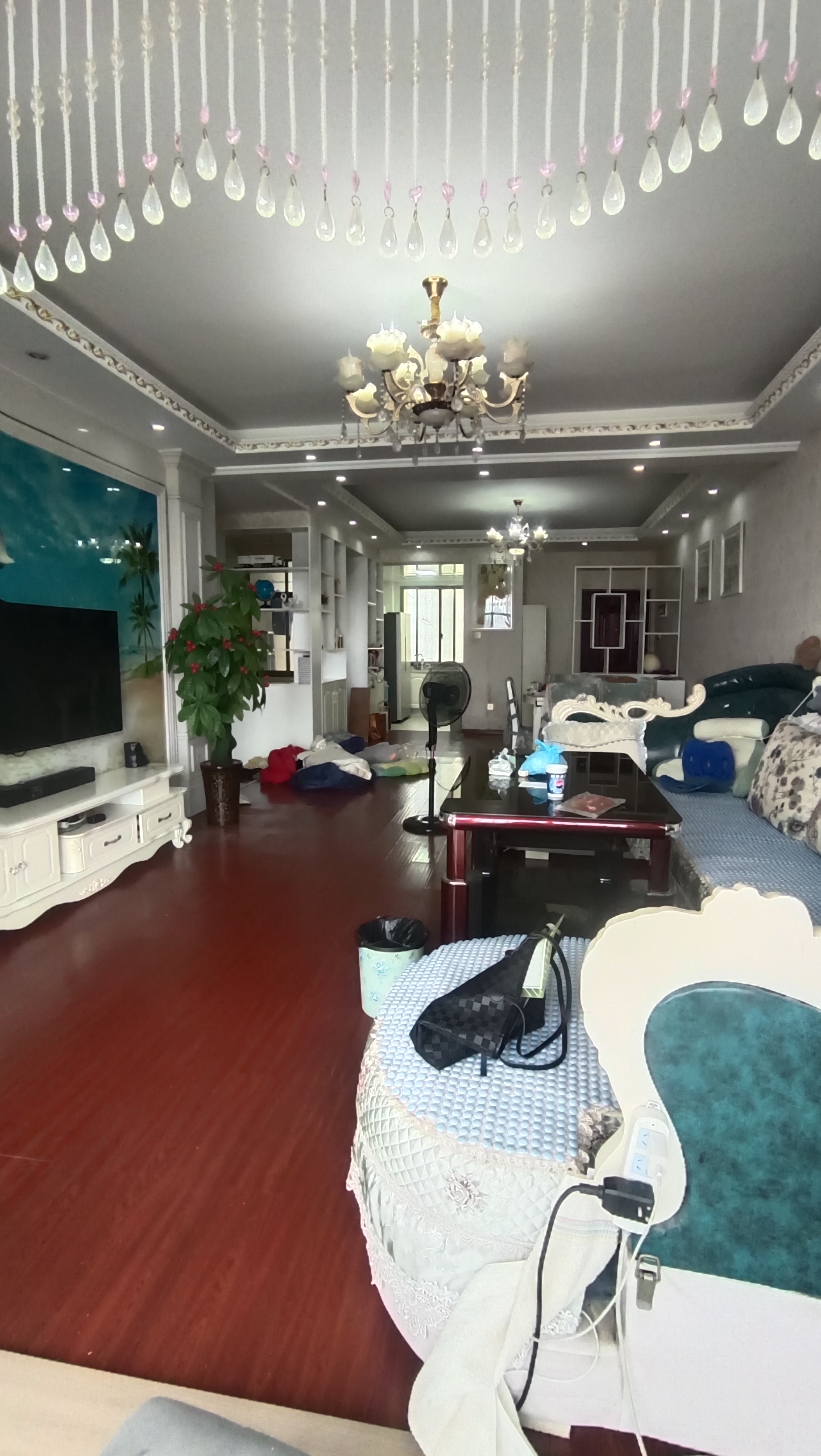 金碧文苑 1室2厅2卫 68.8万 金碧文苑 1室2厅2卫 68.8万客厅