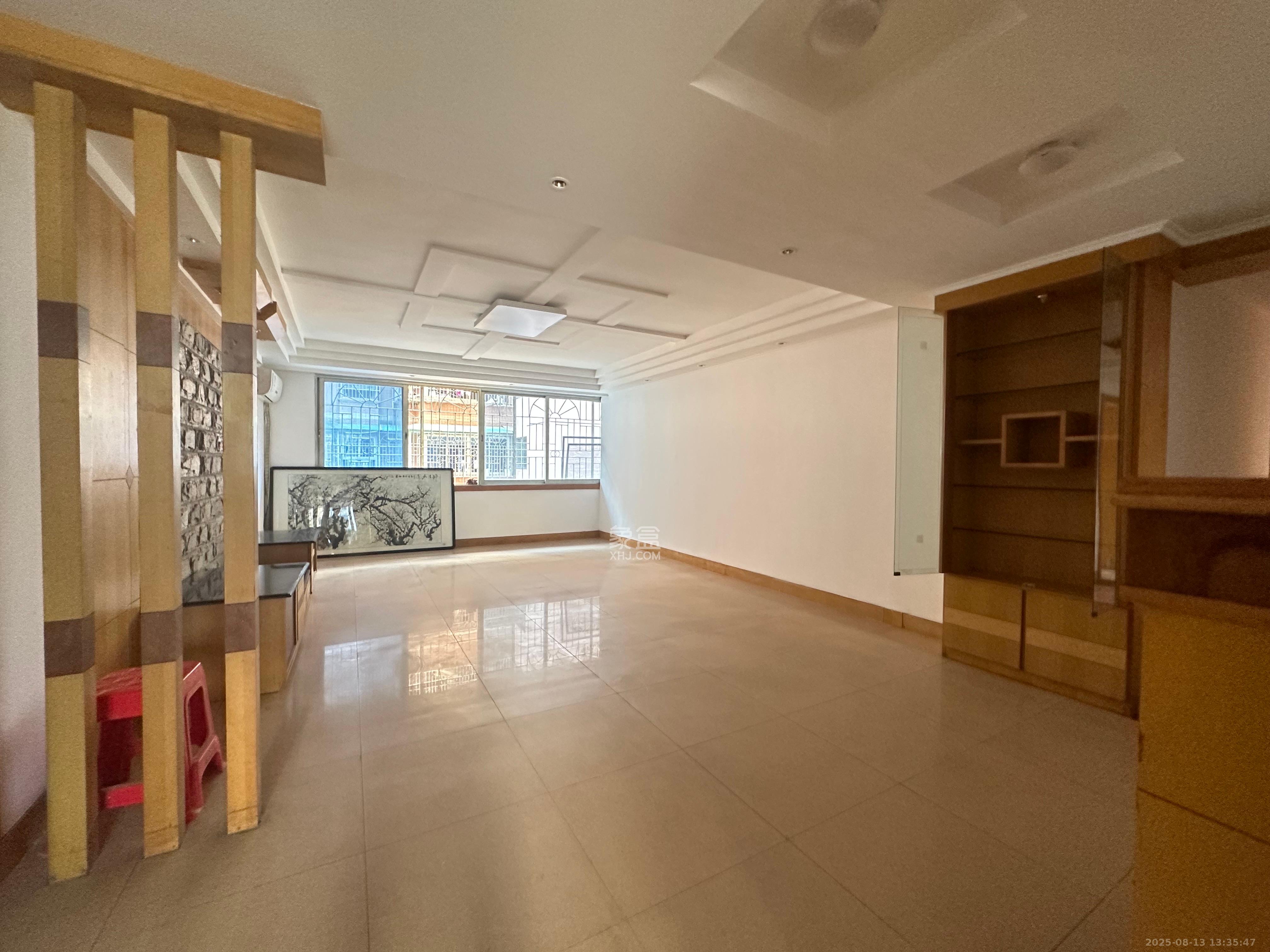 兴汉门公寓  4室2厅2卫    4000.0元/月室内图