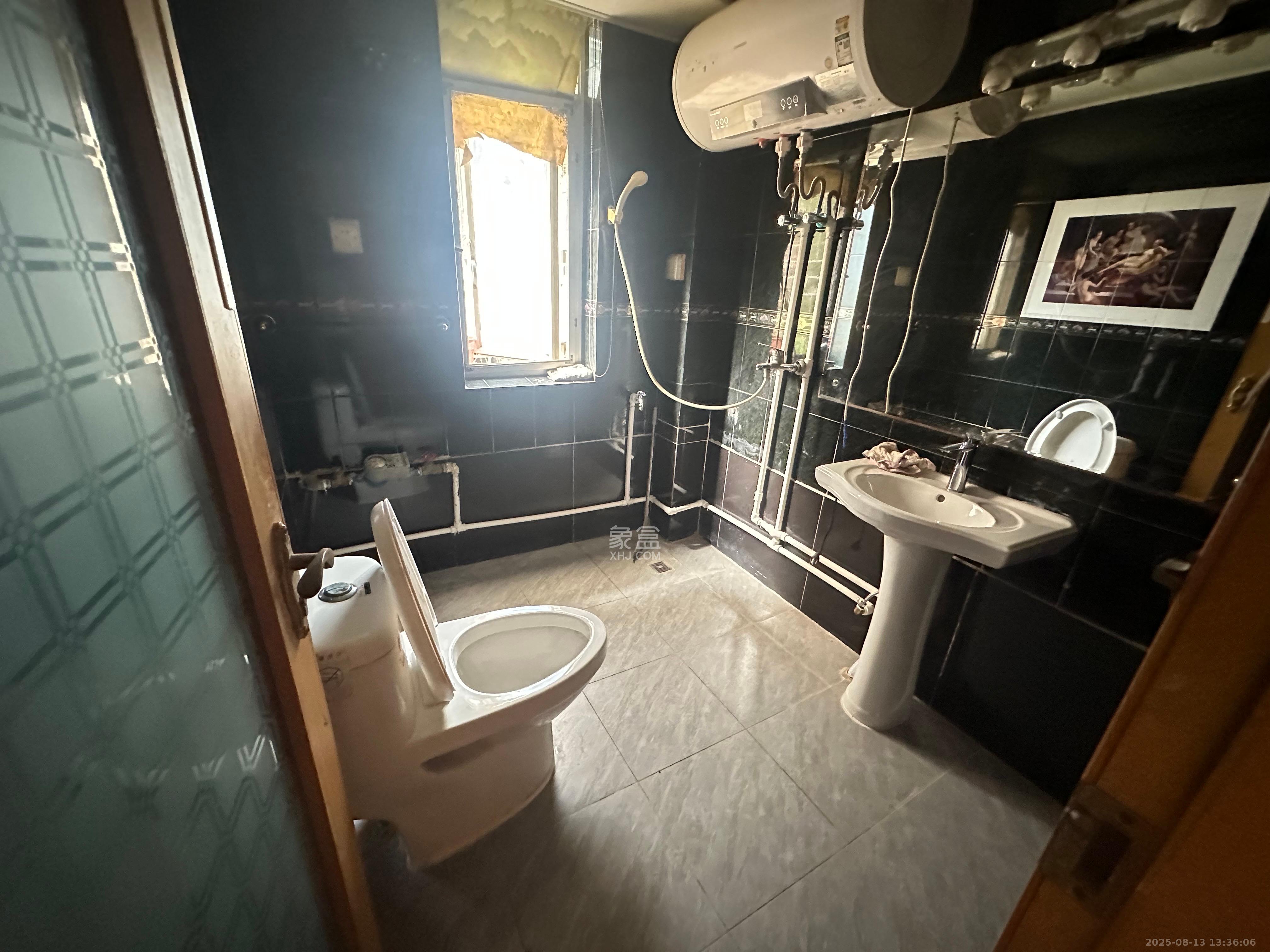 兴汉门公寓  4室2厅2卫    4000.0元/月室内图