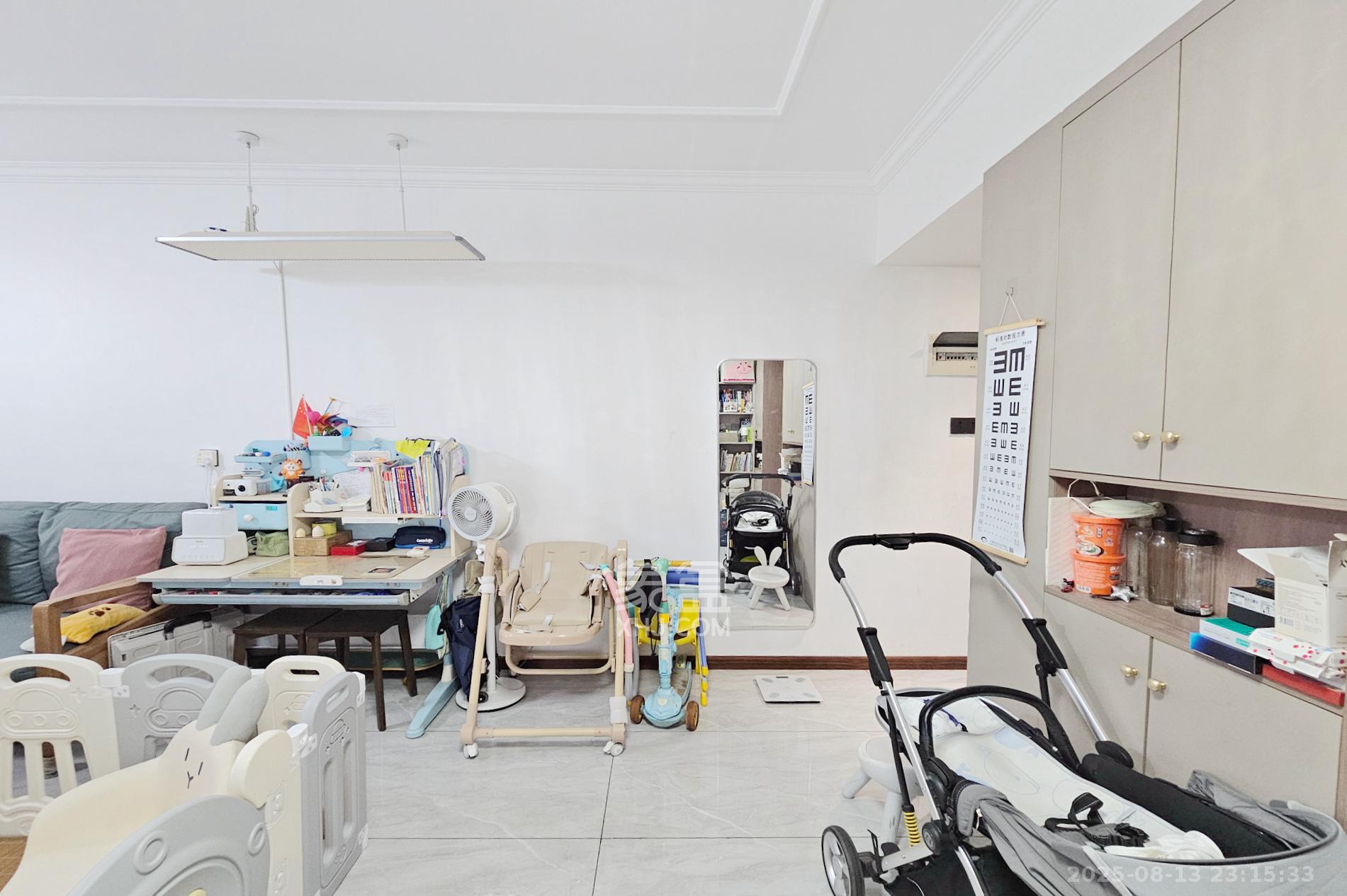 武广美誉  3室2厅1卫    110.0万客厅