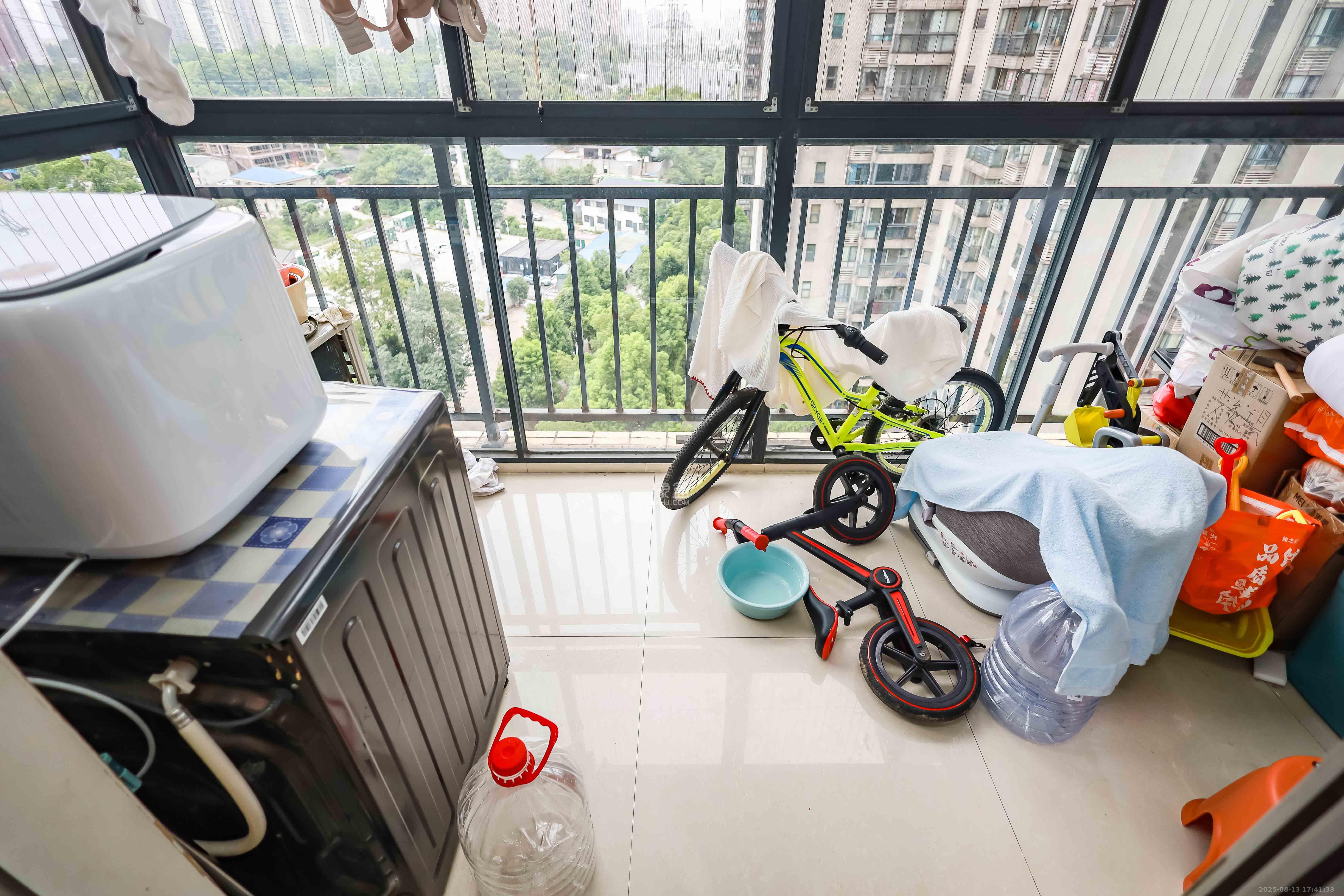 莱茵城  3室2厅1卫    66.8万阳台