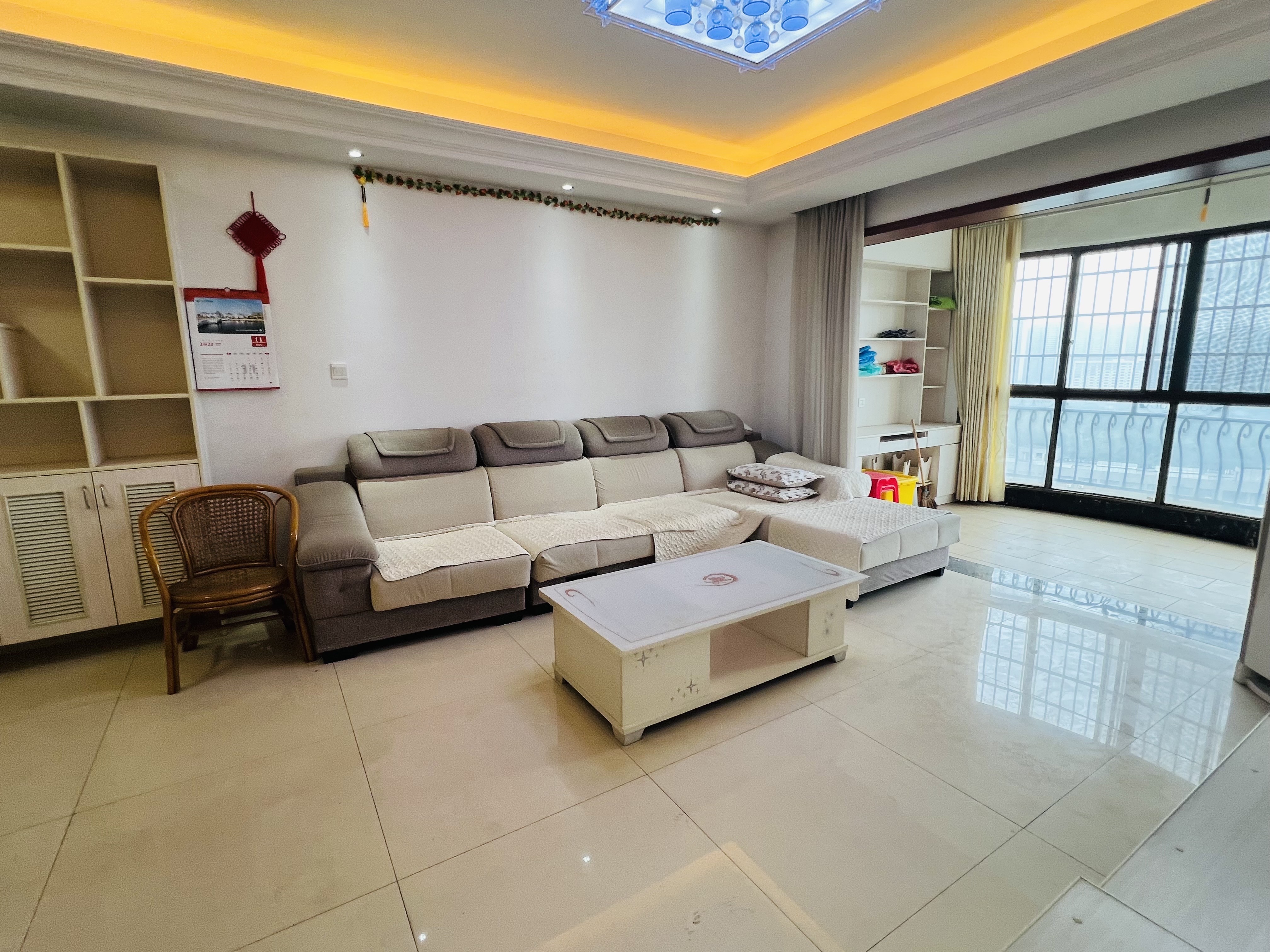 碧桂园 3室2厅2卫 2000.0元/月 碧桂园 3室2厅2卫 2000.0元/月室内图