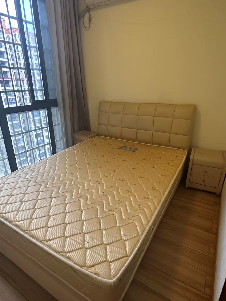 汇通国际  4室2厅2卫    62.8万 汇通国际  4室2厅2卫    62.8万客厅