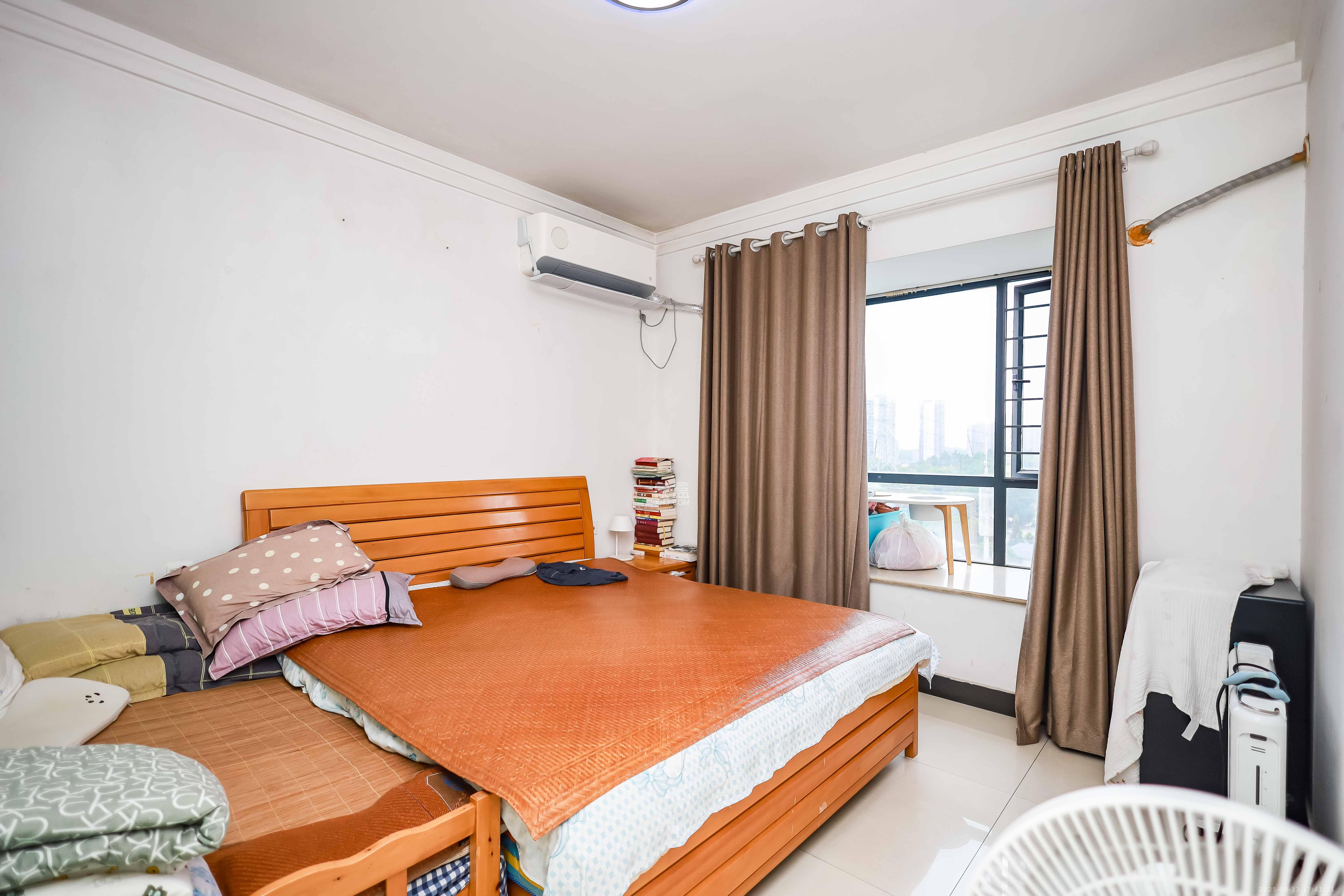 莱茵城  3室2厅1卫    66.8万卧室