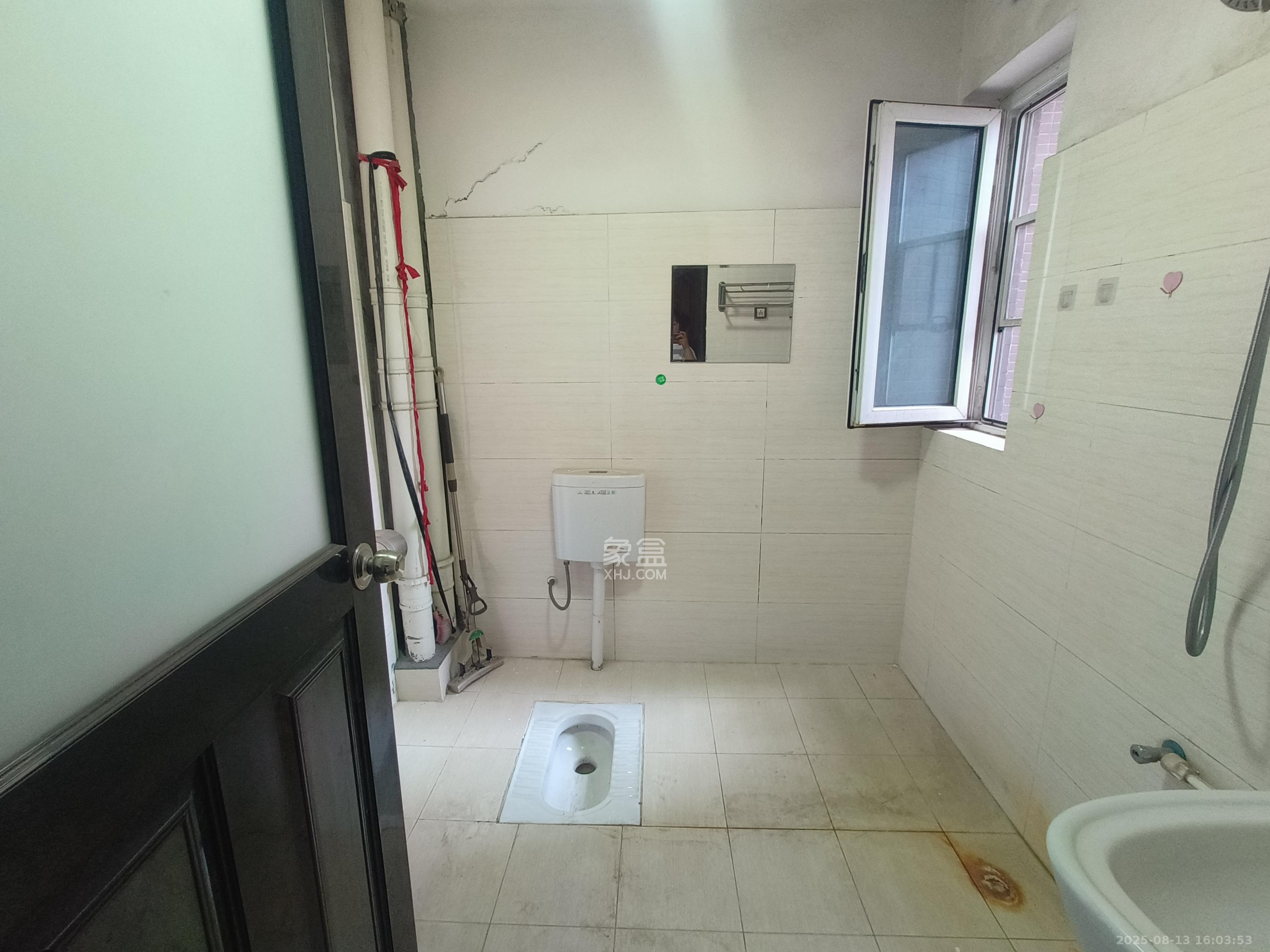 万国城（当代满庭春MOMA）二期  3室2厅2卫    3000.0元/月室内图