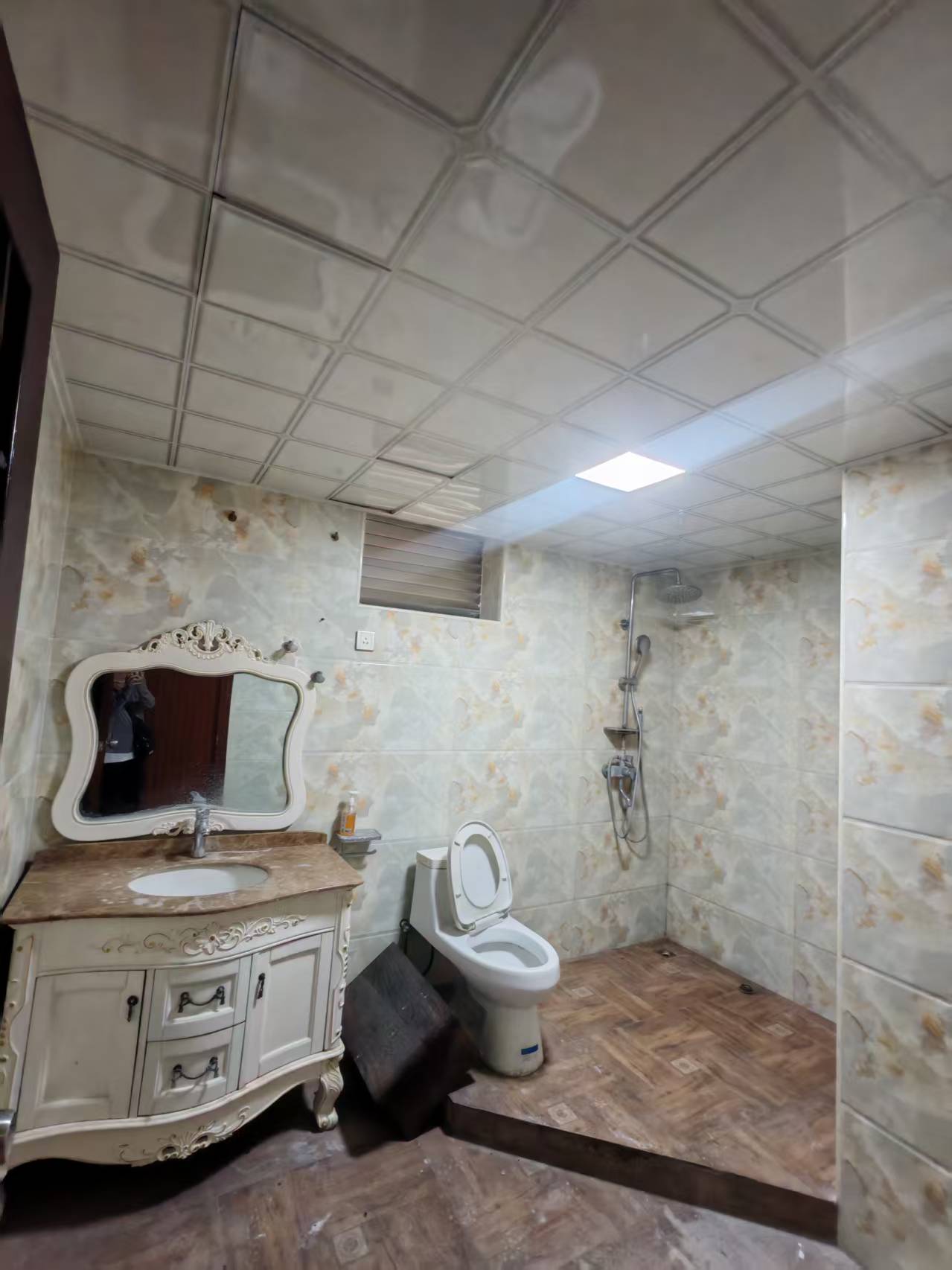 世贸中心  3室2厅1卫    2500.0元/月 世贸中心  3室2厅1卫    2500.0元/月室内图