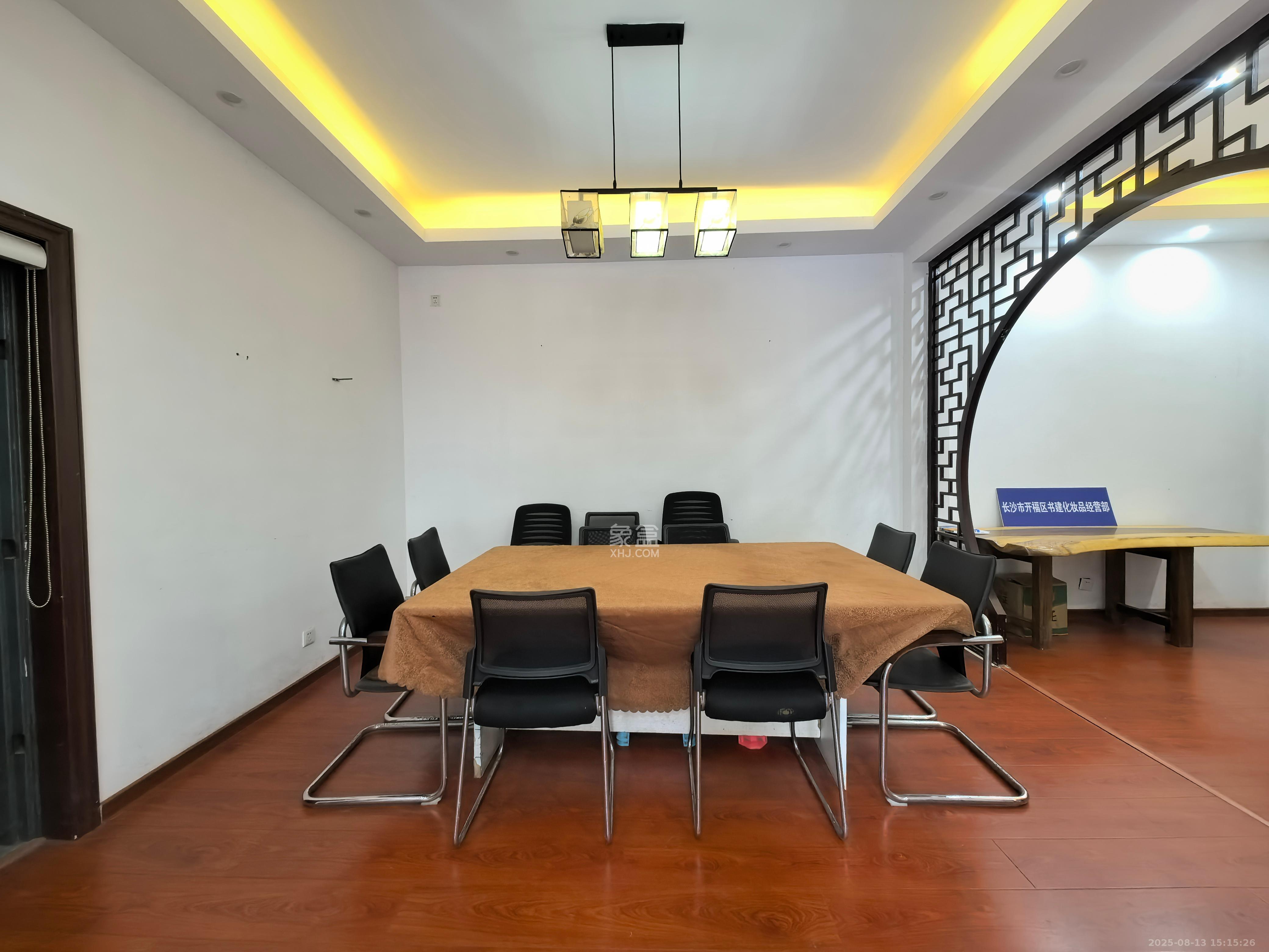 德雅精品公寓 3室2厅1卫 2800.0元/月 德雅精品公寓 3室2厅1卫 2800.0元/月室内图