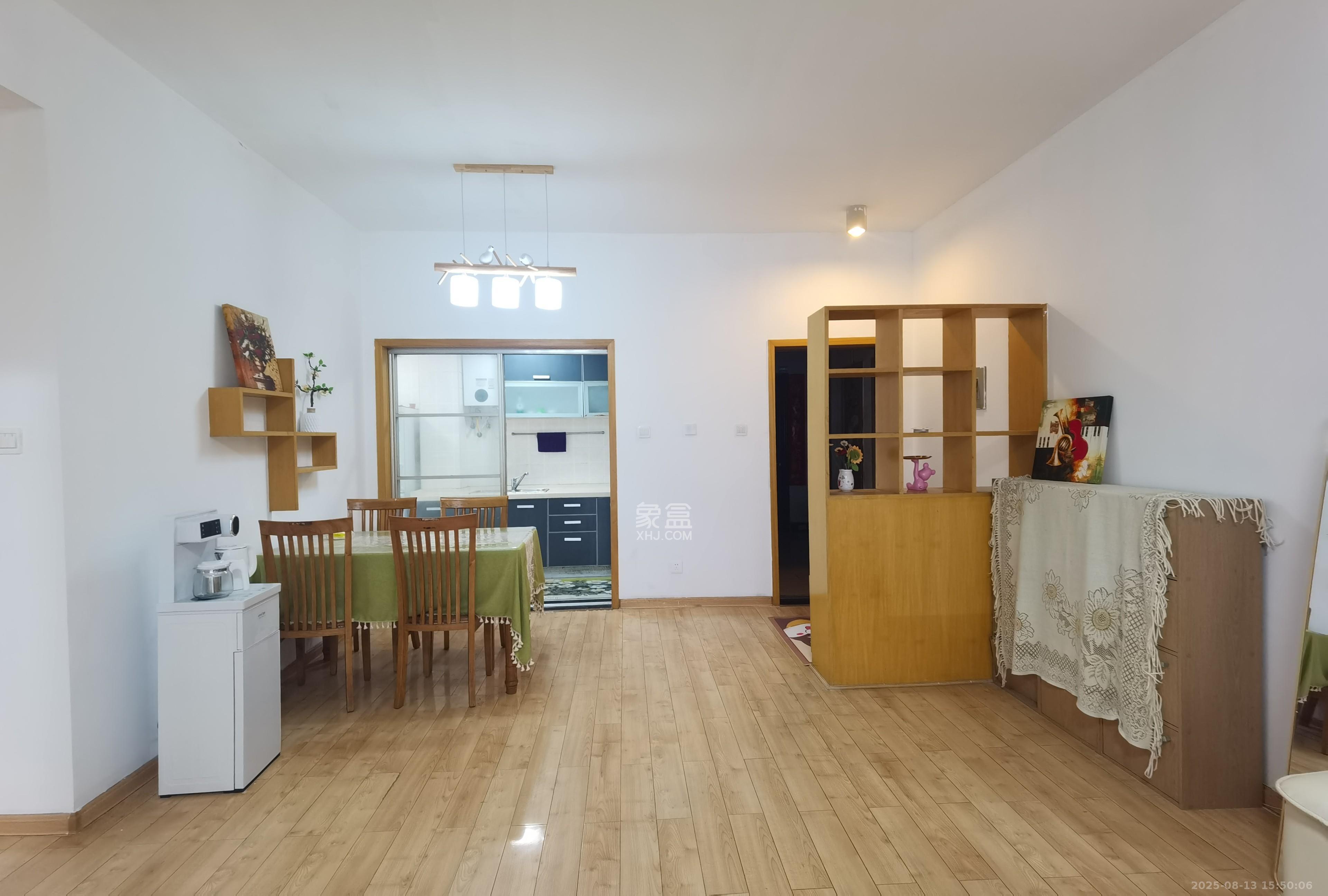 卧龙居国际村  2室2厅1卫   1500.00元/月室内图