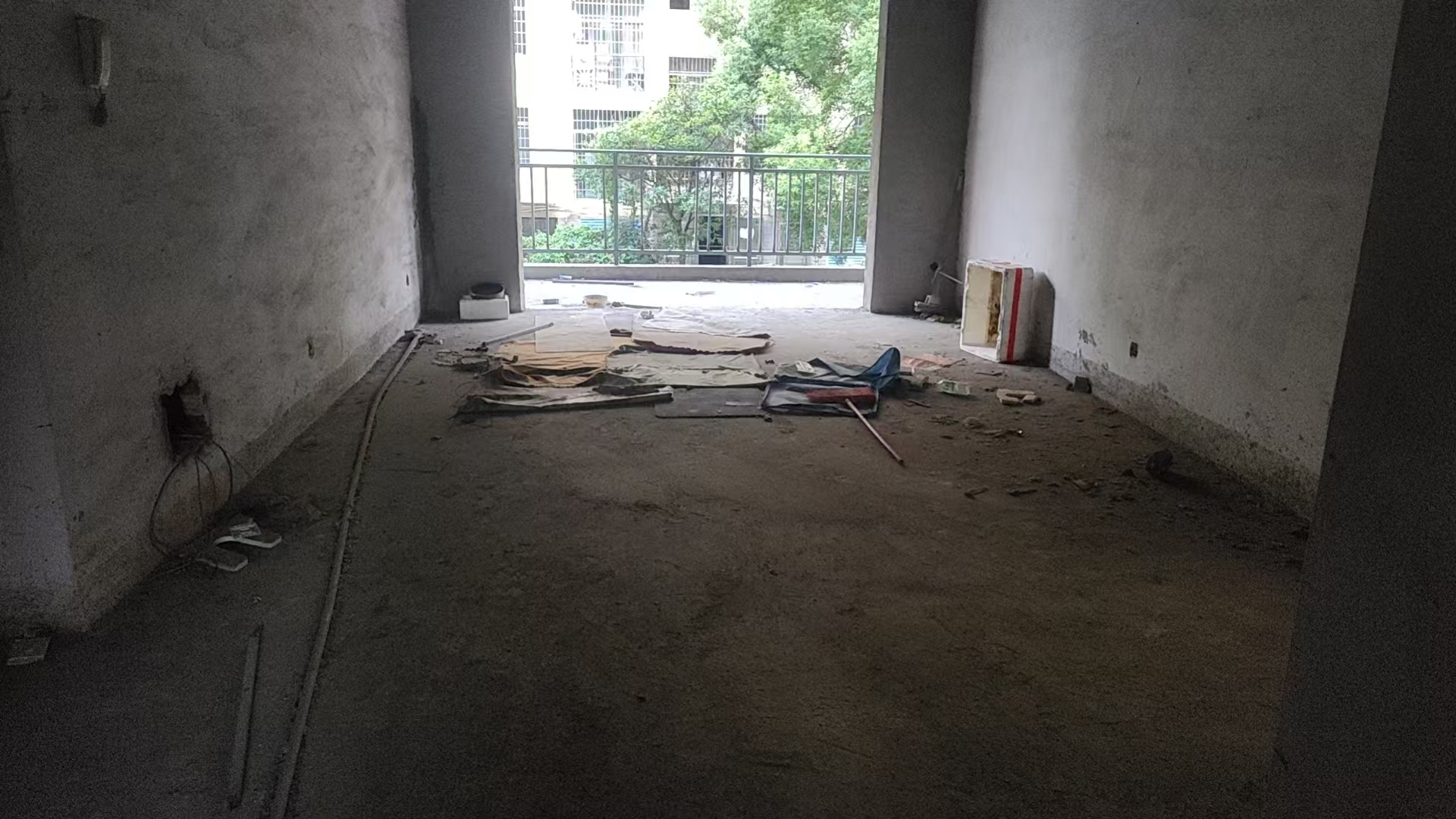 山水绿城  3室2厅2卫    38.0万 山水绿城  3室2厅2卫    38.0万客厅