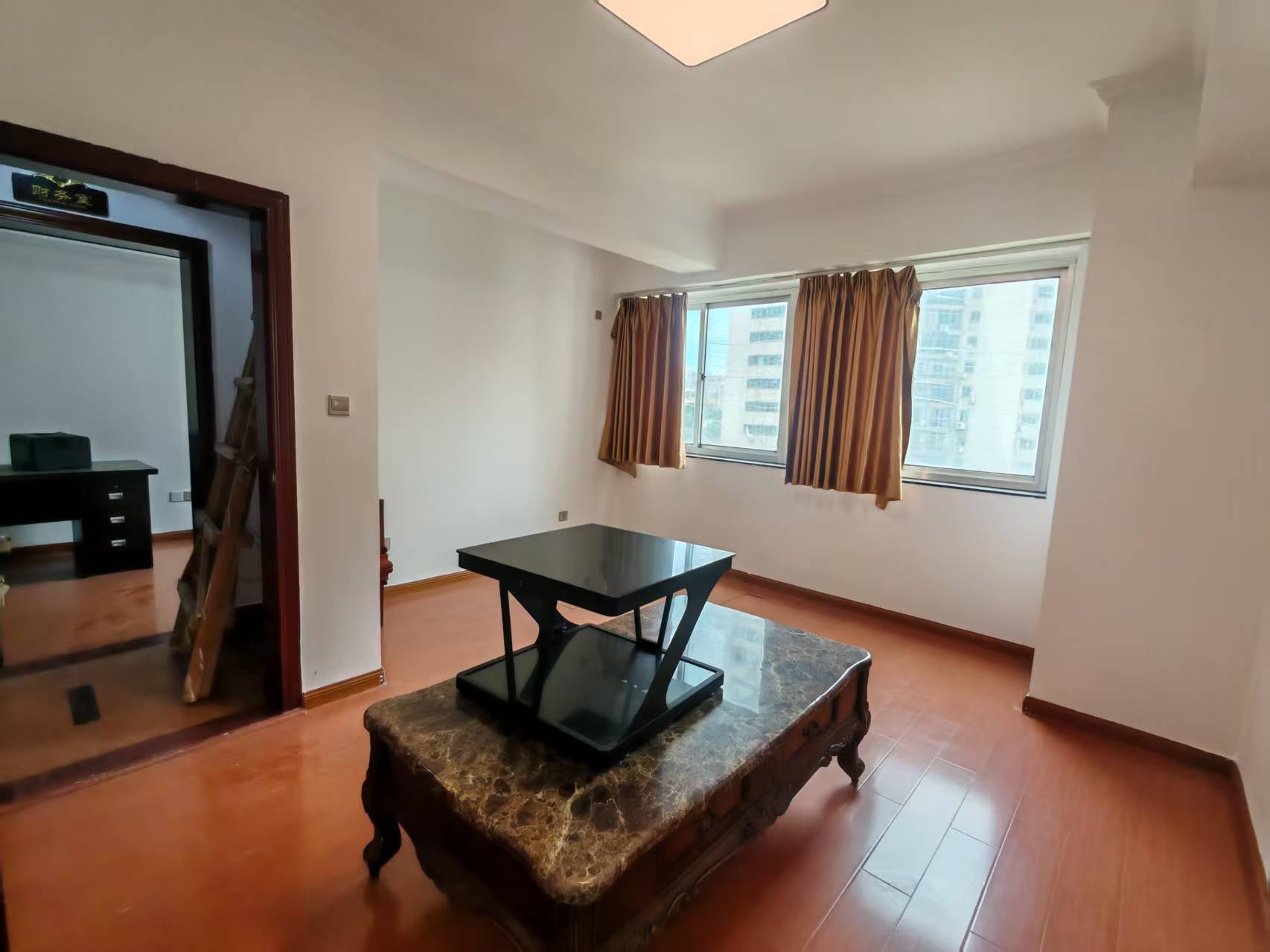 世贸中心  3室2厅1卫    2500.0元/月 世贸中心  3室2厅1卫    2500.0元/月室内图